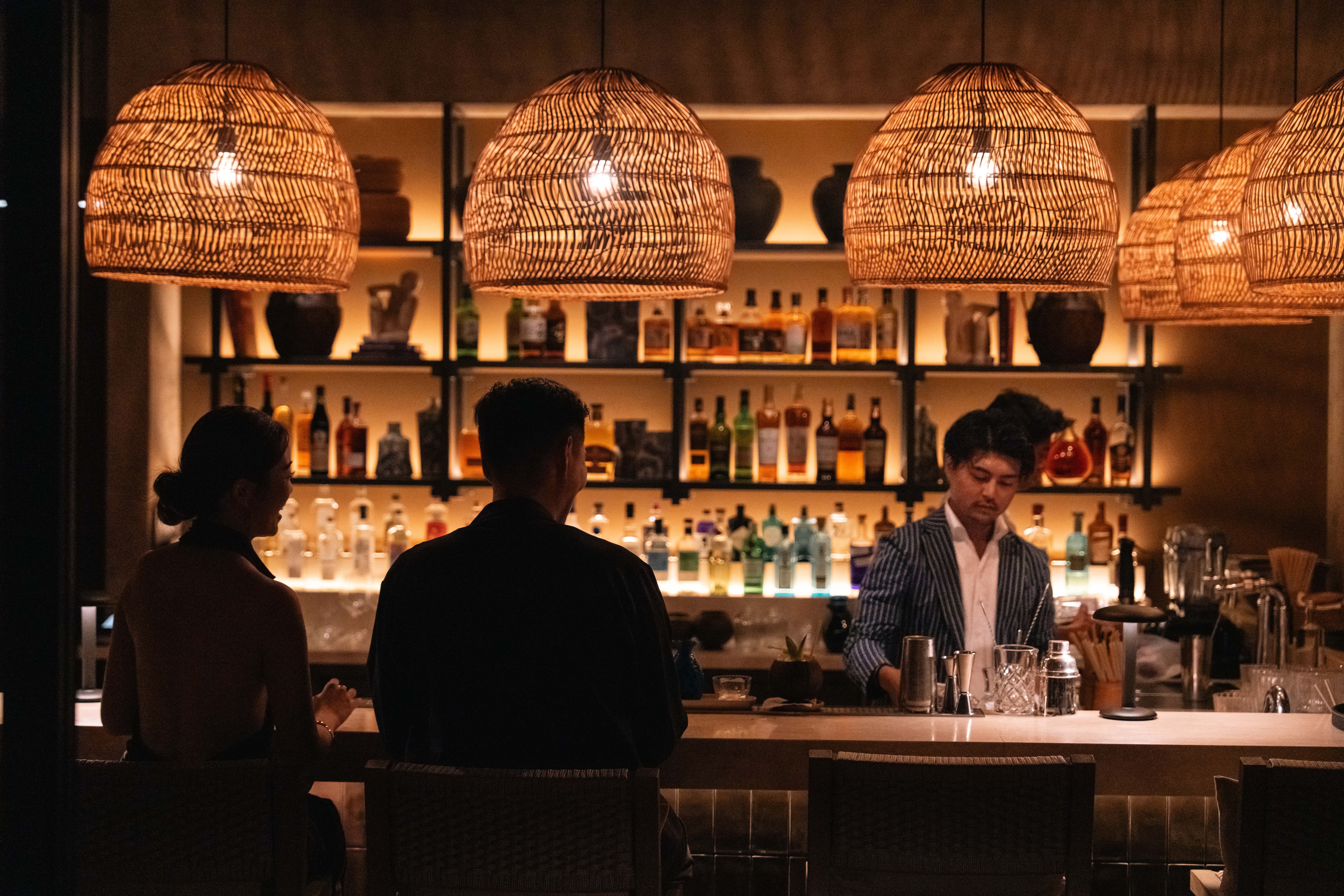 瑰麗酒店內設有多間風格各異的餐廳和酒吧，提供頂級的餐飲體驗。（圖：星宇航空）