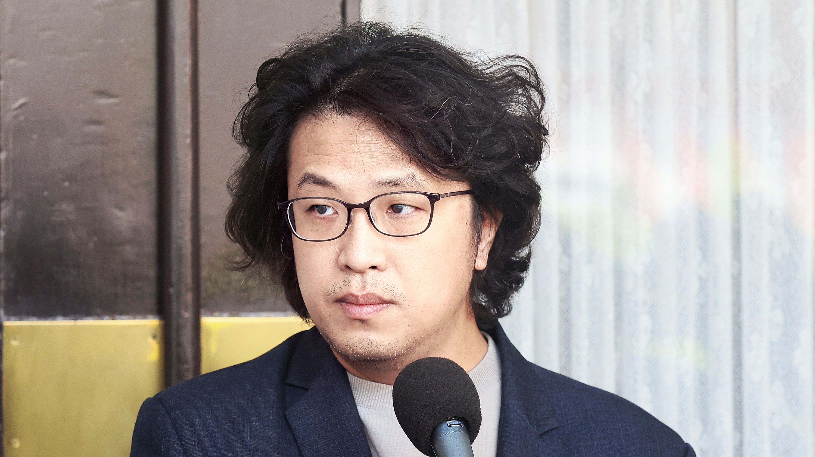 20250610-立委沈伯洋10日在立法院受訪。（柯承惠攝）