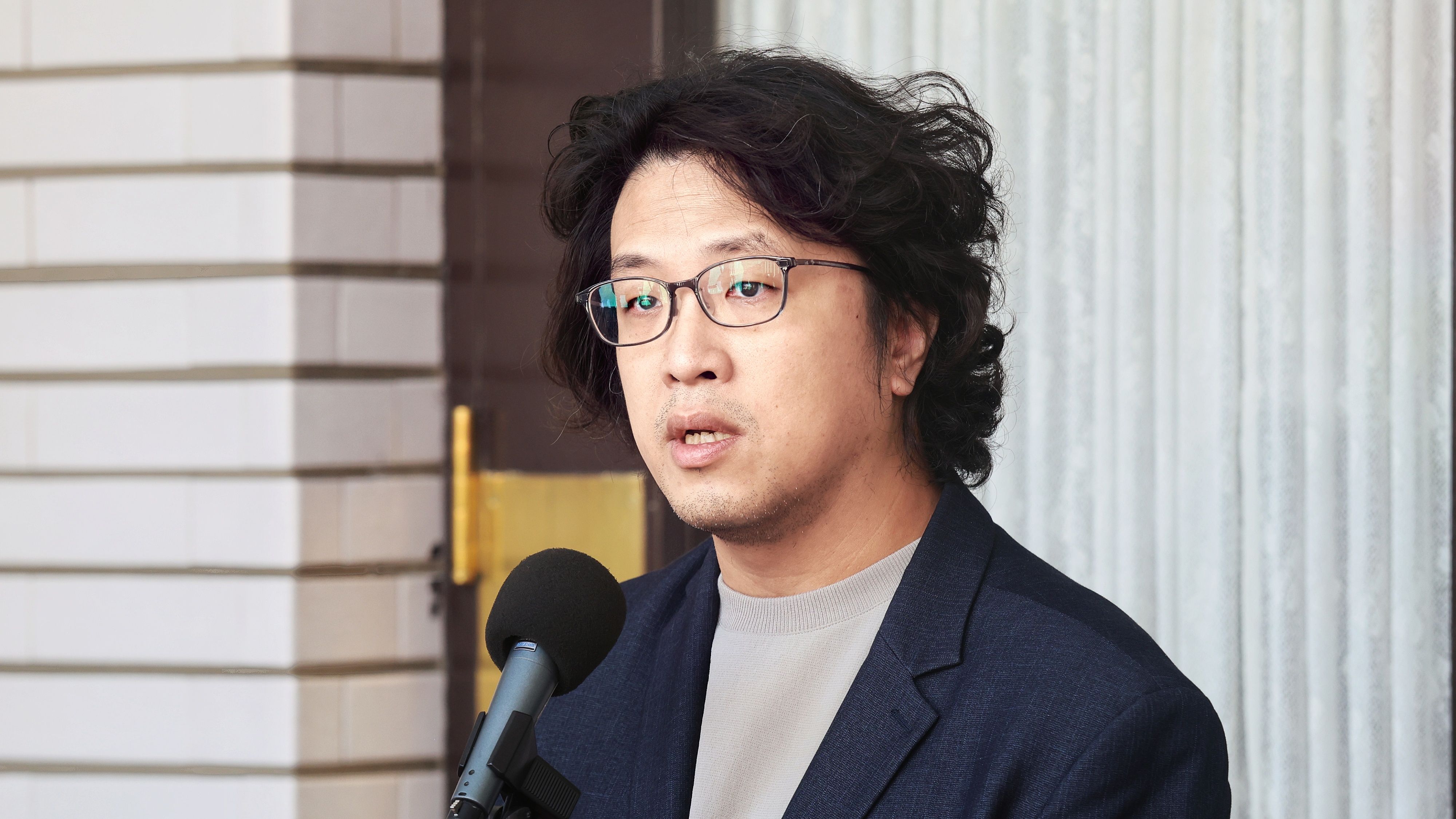 20250610-立委沈伯洋10日在立法院受訪。（柯承惠攝）