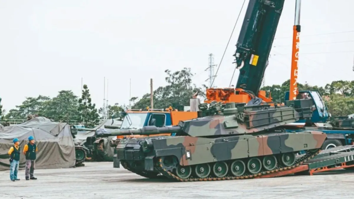 美方正在向台灣運送新一批M1A2主力戰車，並計劃在未來四年內大幅增加對台軍售規模。（圖／翻攝自觀察者網）