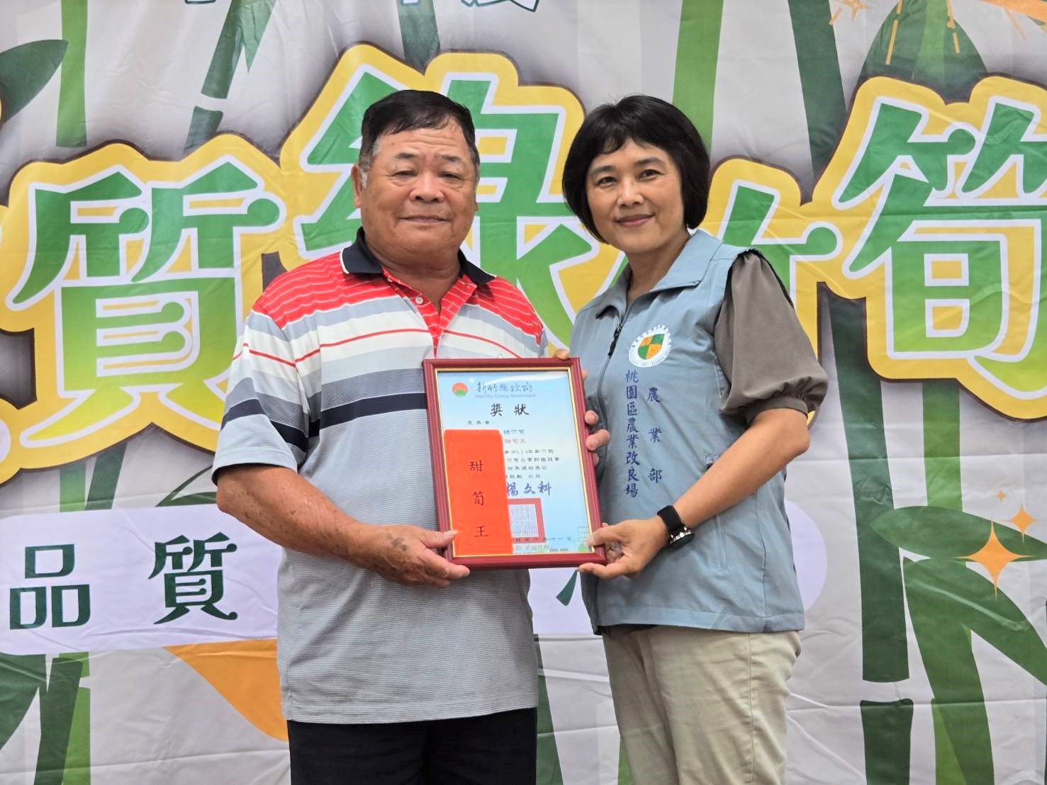 農友黃善鋒以高達7.3的甜度榮獲今年「甜筍王」。（圖／方詠騰攝）