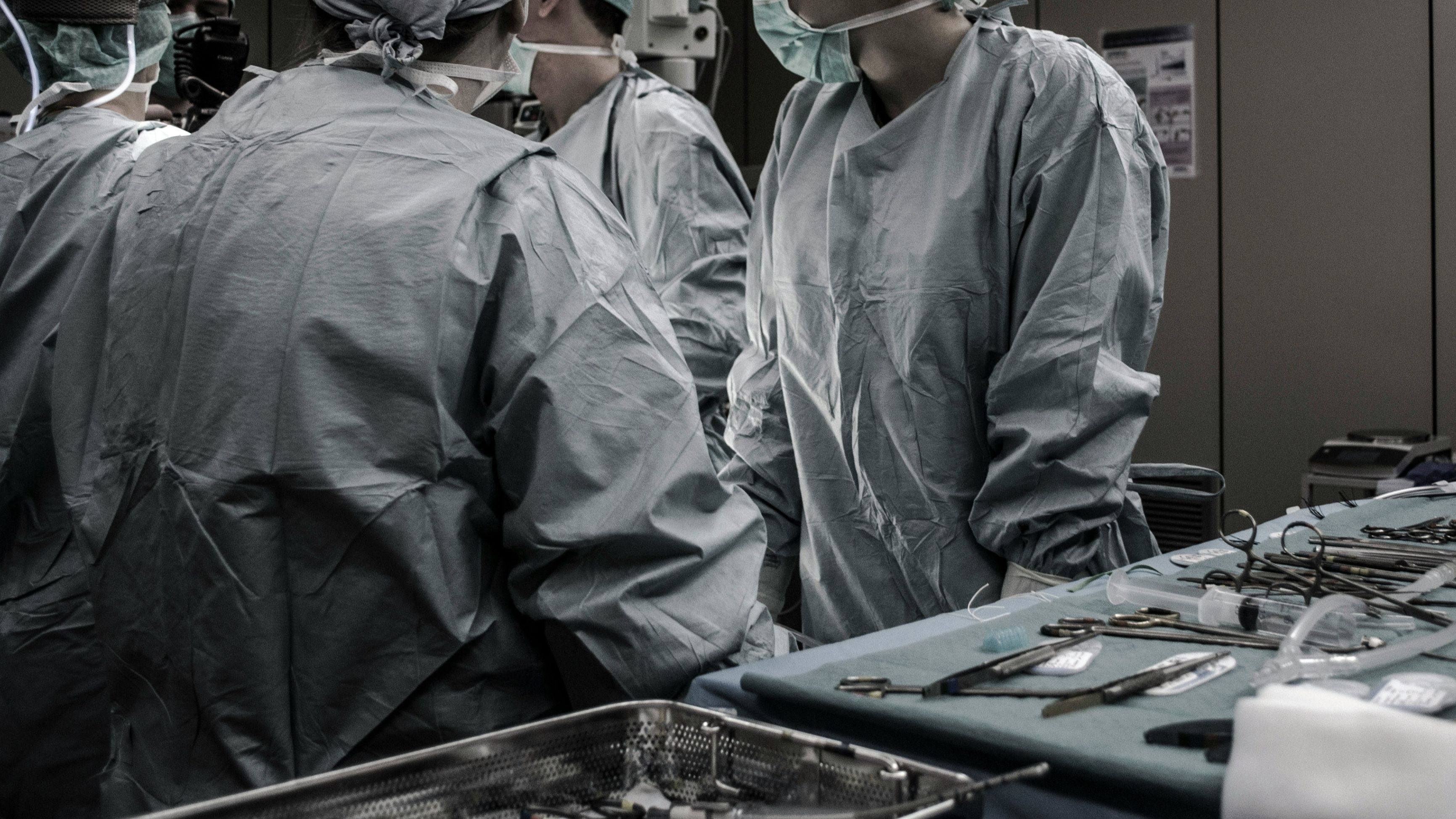 巴西曾有一名麻醉師在剖腹產期間性侵孕婦。（示意圖／Unsplash）