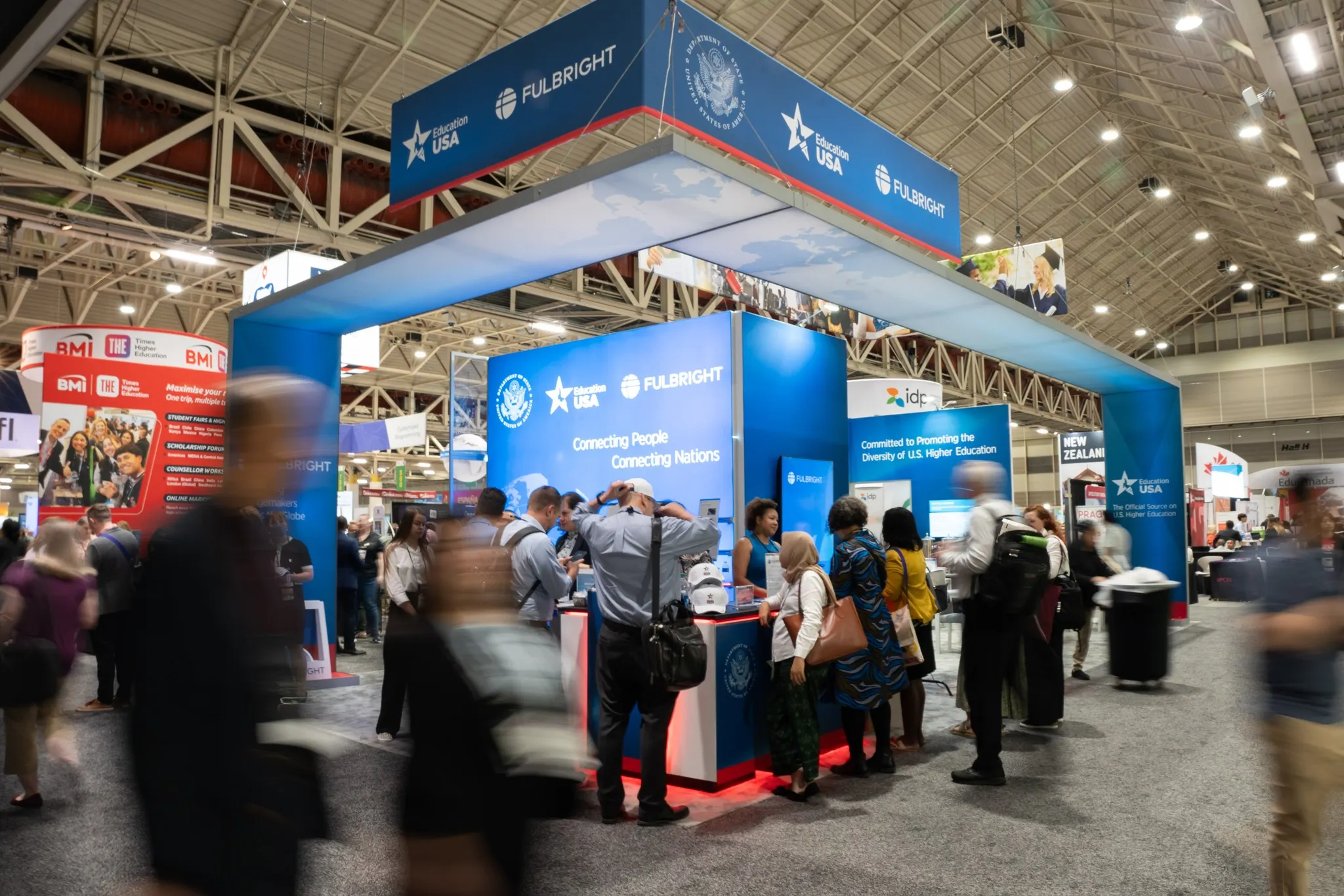 美國歷史悠久的傅爾布萊特計畫，在海外留學展設置攤位解說。（翻攝自傅爾布萊特計畫粉專）