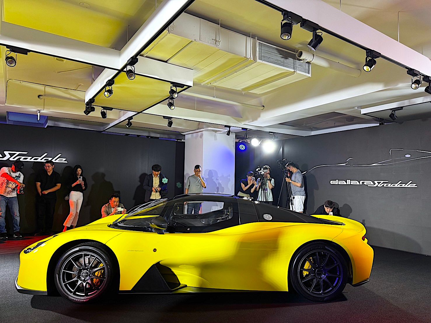 Dallara Stradale 道路版賽車在台亮相，400匹馬力、零百加速3秒，賽車技術合法上路，885公斤極致輕量化超跑搶先看！