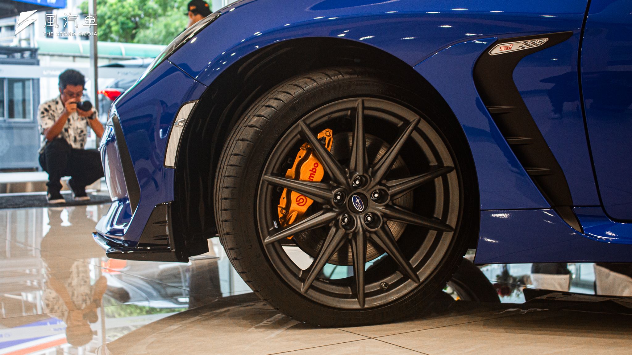 Subaru BRZ STI Brembo 極致性能限量版搭載顯眼的亮金卡鉗與紅色字樣，並將前制動升級為對向 4 活塞，增加更多車輛操控性。