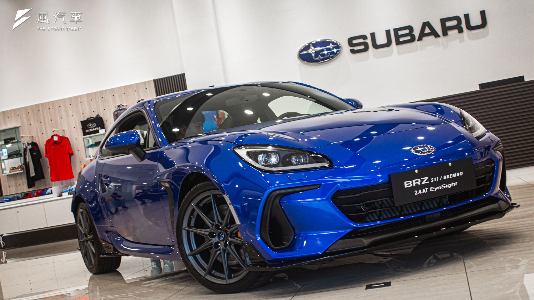 Subaru BRZ STI Brembo 極致性能限量版同樣採用 2.4L 的水平對臥四缸引擎，短小精悍的車身使其能夠滿足操控與性能兩大樂趣。