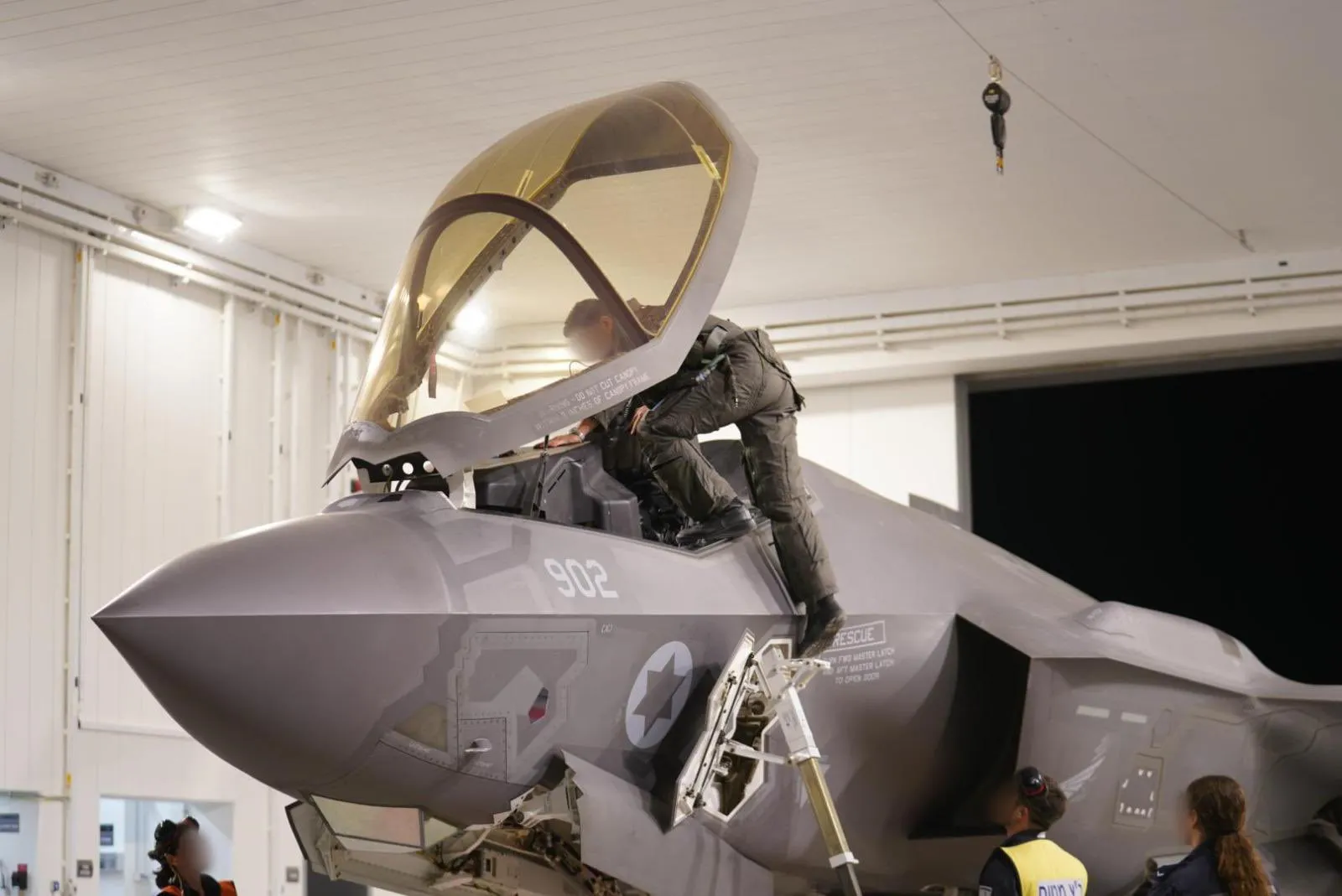 以色列空軍出動200架戰機空襲伊朗，其中包含現役F-16、F-35等多款戰機。（翻攝自IAF粉專）