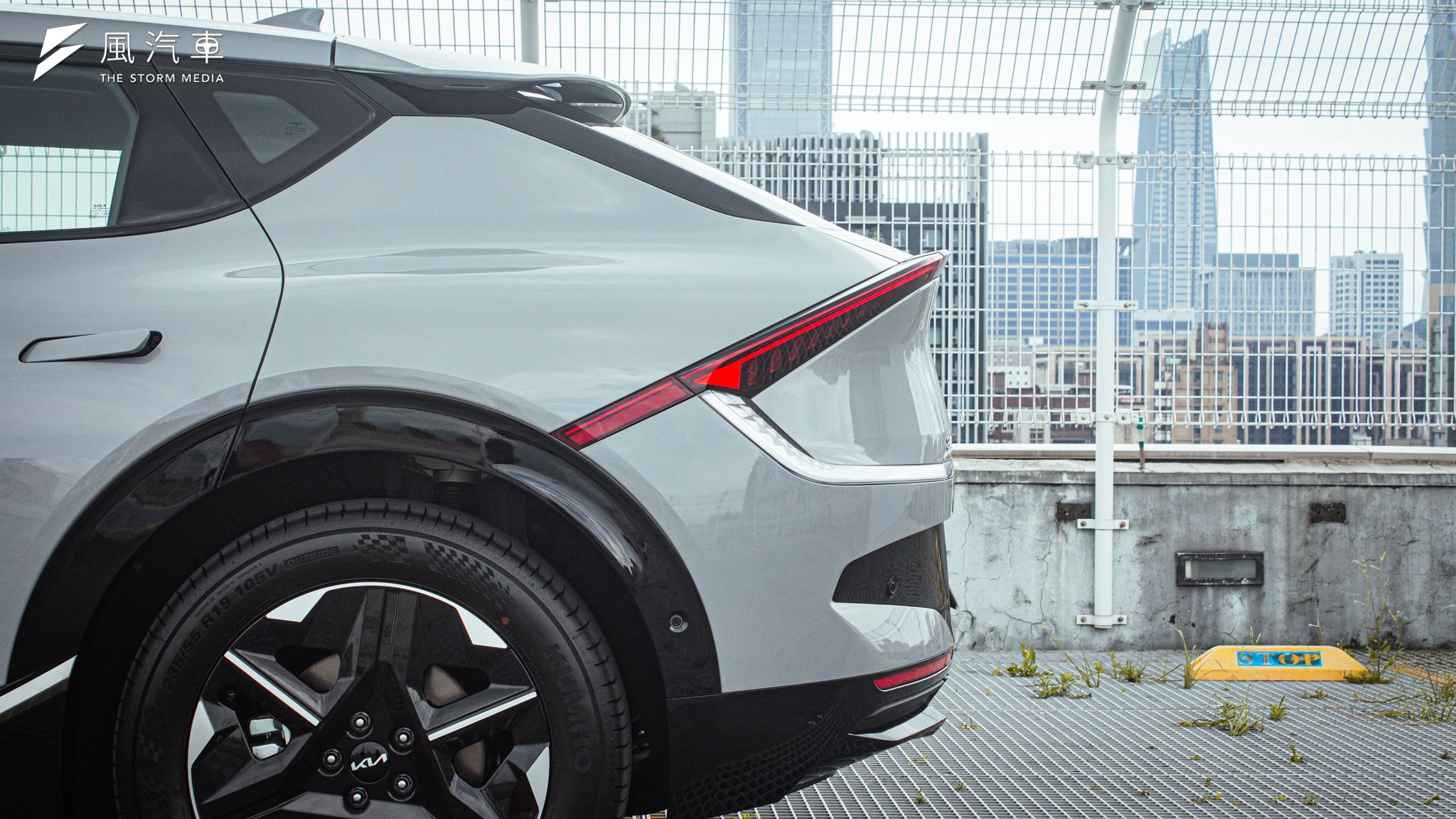 2025 Kia The new EV6 以更為時尚的造型及優異的續航力，展現新世代電動車風貌。