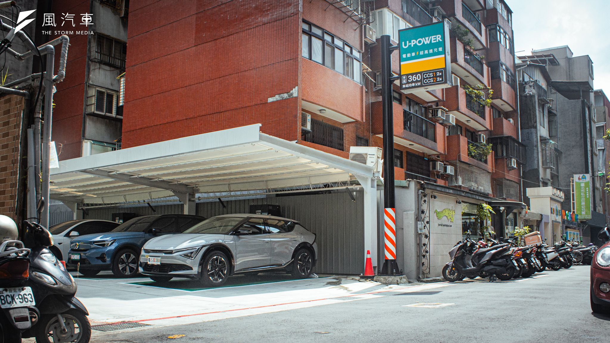2025 Kia The new EV6 以更為時尚的造型及優異的續航力，展現新世代電動車風貌。