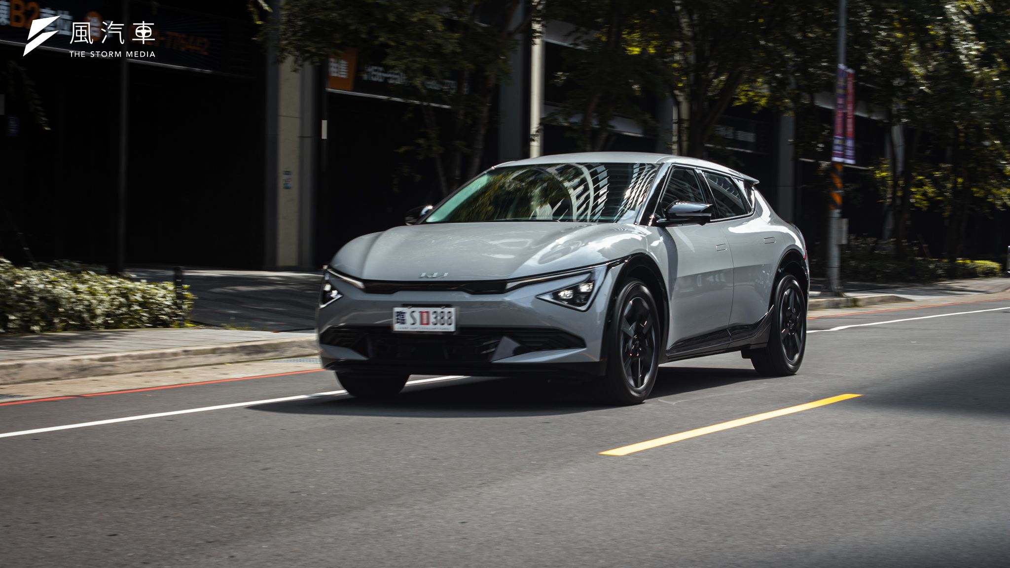 2025 Kia The new EV6 以更為時尚的造型及優異的續航力，展現新世代電動車風貌。