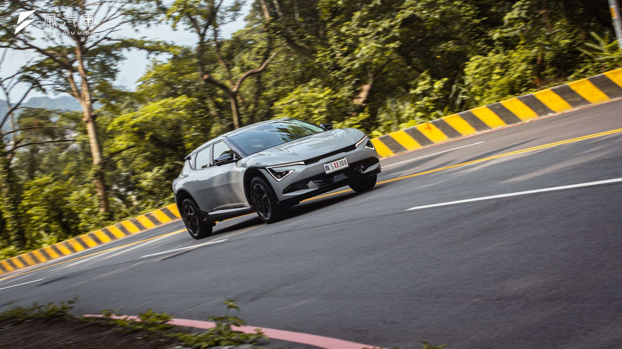 2025 Kia The new EV6 以更為時尚的造型及優異的續航力，展現新世代電動車風貌。