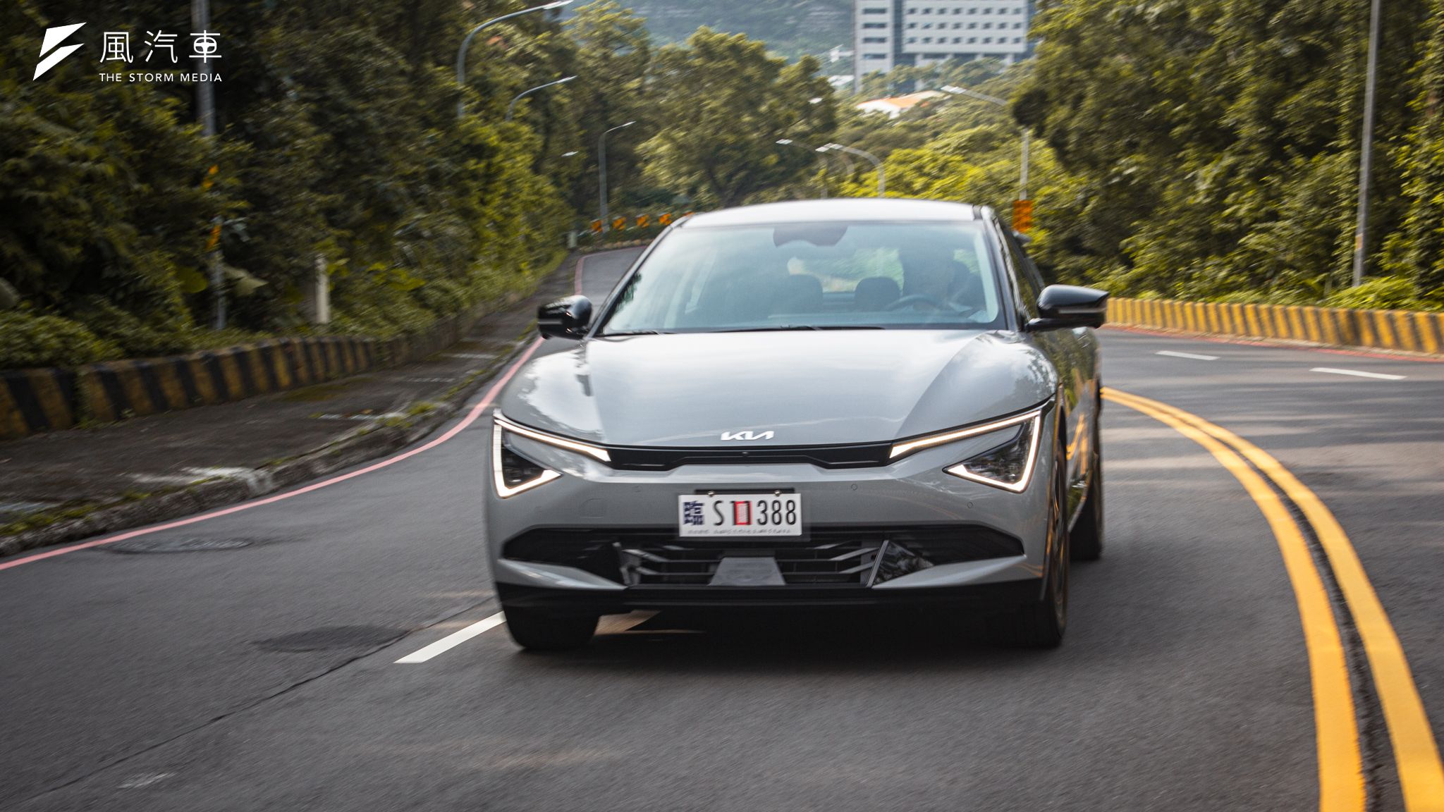 2025 Kia The new EV6 以更為時尚的造型及優異的續航力，展現新世代電動車風貌。