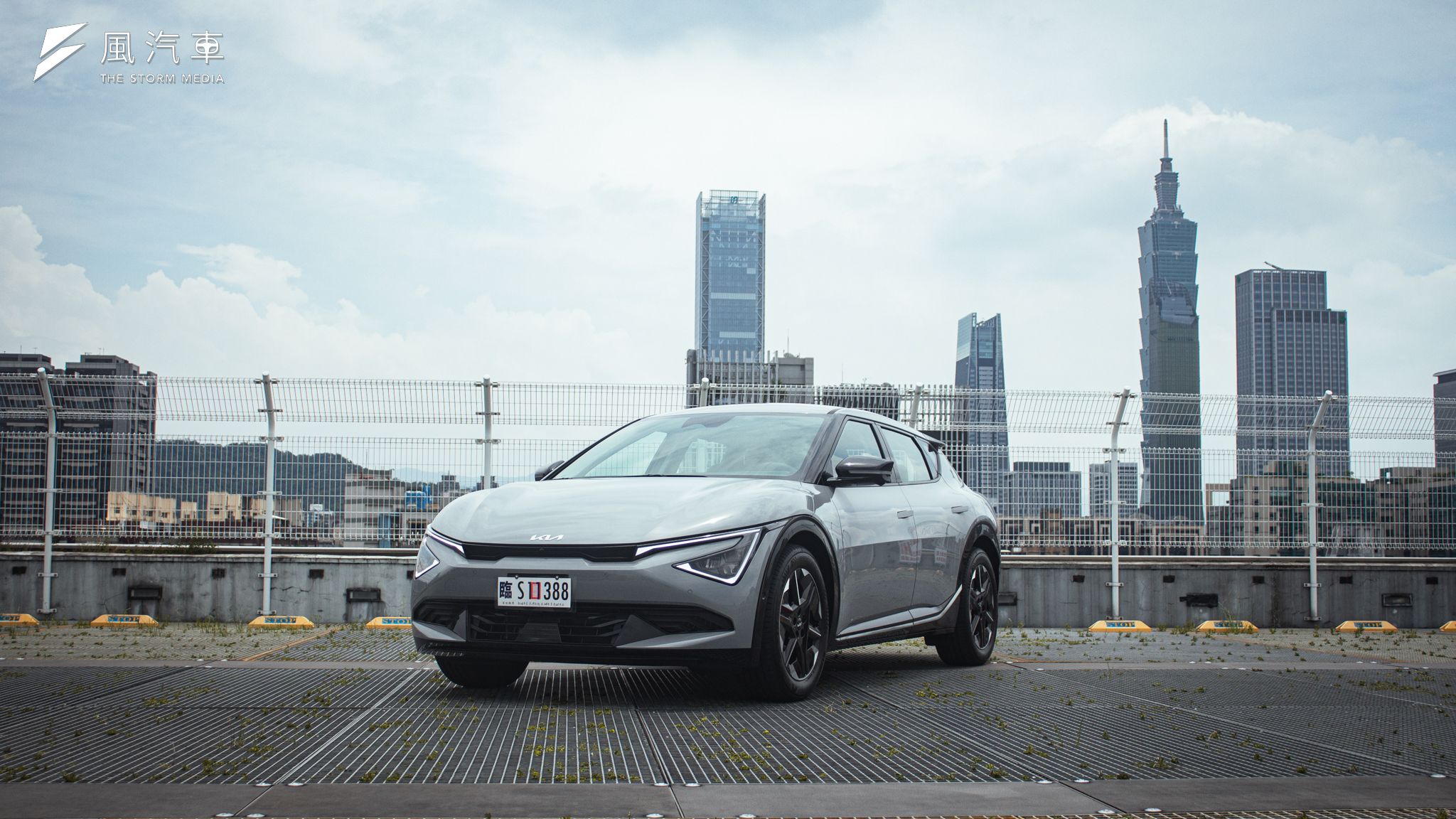 2025 Kia The new EV6 以更為時尚的造型及優異的續航力，展現新世代電動車風貌。