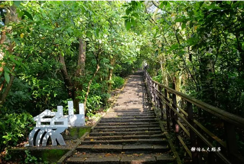 台北捷運旁步道：象山自然步道。（圖／取自輕旅行ˍ靜怡&大顆呆）