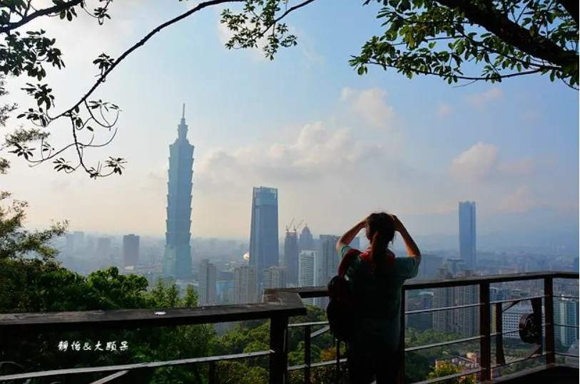 台北捷運旁步道：象山自然步道。（圖／取自輕旅行ˍ靜怡&大顆呆）