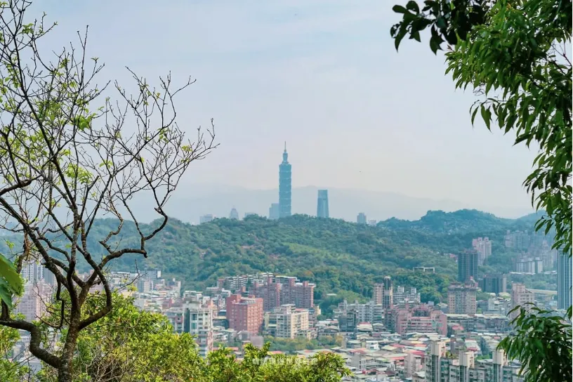 台北捷運旁步道：仙跡岩親山步道。（圖／取自輕旅行－晴晴環遊世界日記 ）