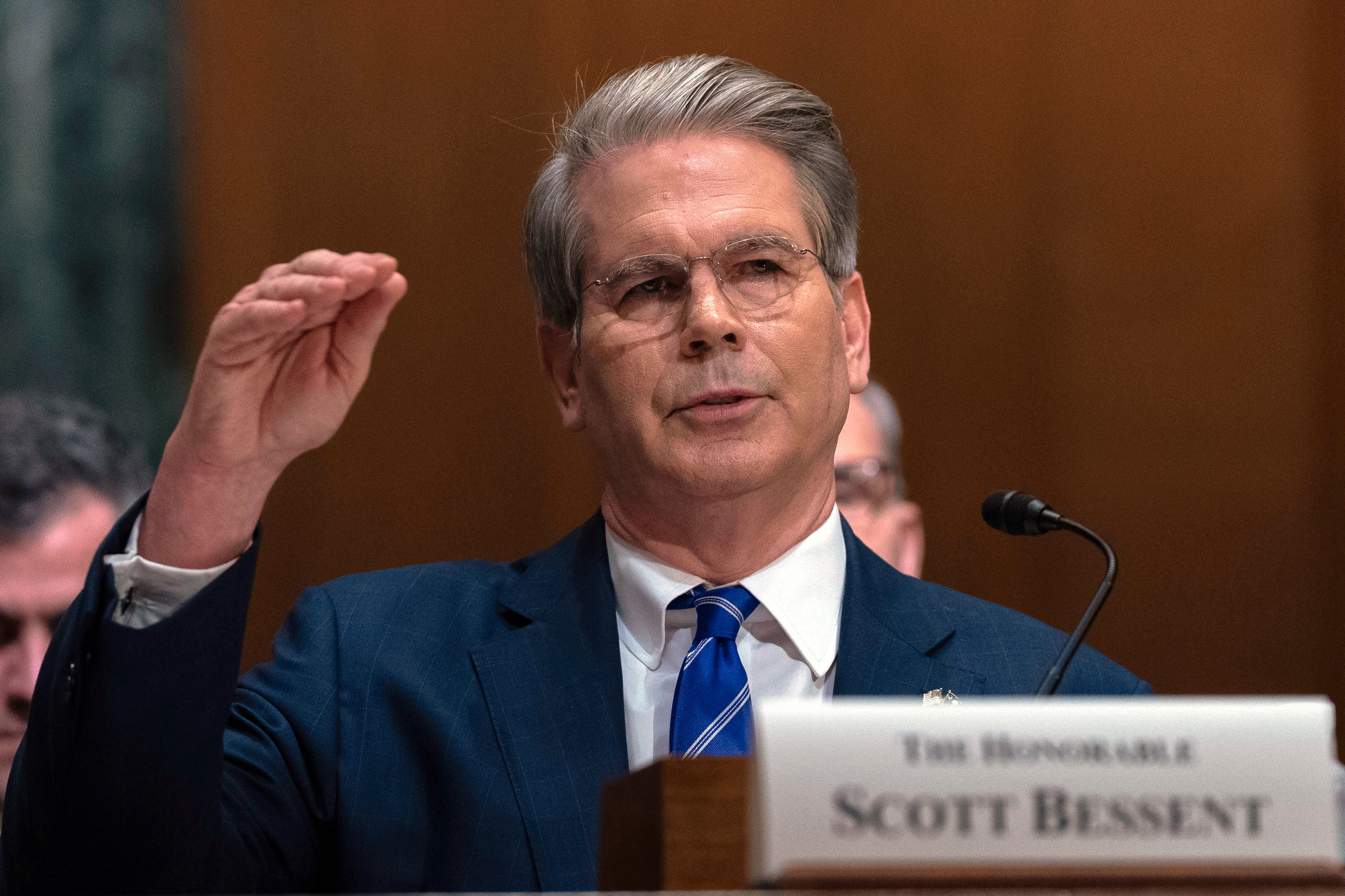 美國財政部長貝森特（Scott Bessent）在參議院聽證會上表示，美元穩定幣規模將達到2兆美元或更多。(AP)