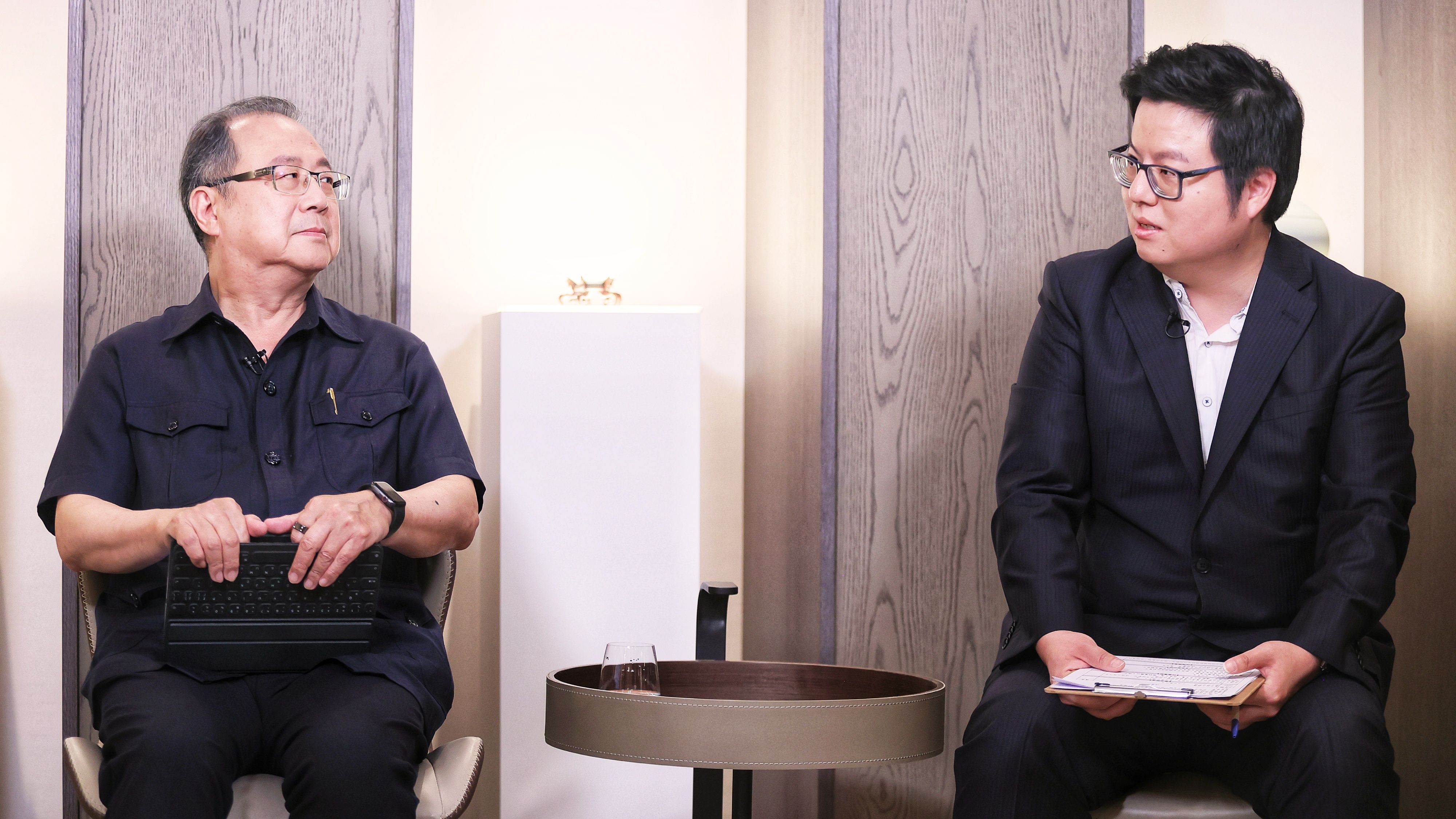 20250618-風傳媒《下班國際線》節目18日由主持人路怡珍與中華戰略暨兵棋研究協會理事長黃介正（左）、風傳媒兩岸中心副主任杜宗熹（右）對談。（柯承惠攝）