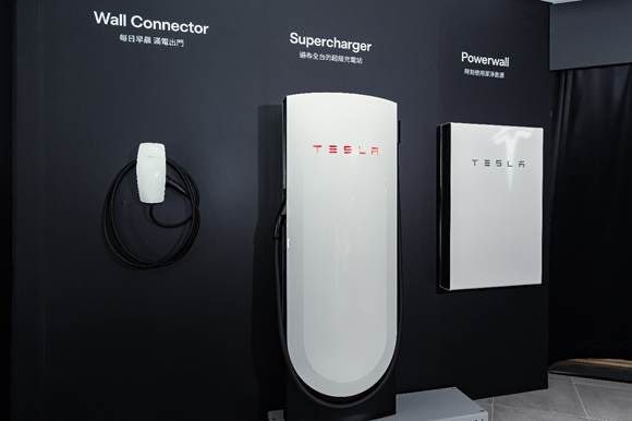 20250618-V4超級充電首次亮相，宣示特斯拉在台持續加深電動車網絡布局展望。（特斯拉提供）
