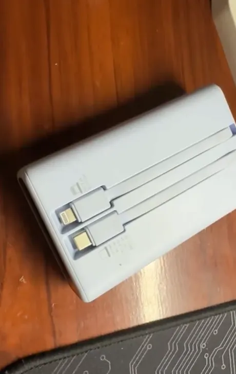 中國品牌羅馬仕因產品疑涉自燃風險，緊急召回近49萬顆行動電源。（圖／翻攝自微博）