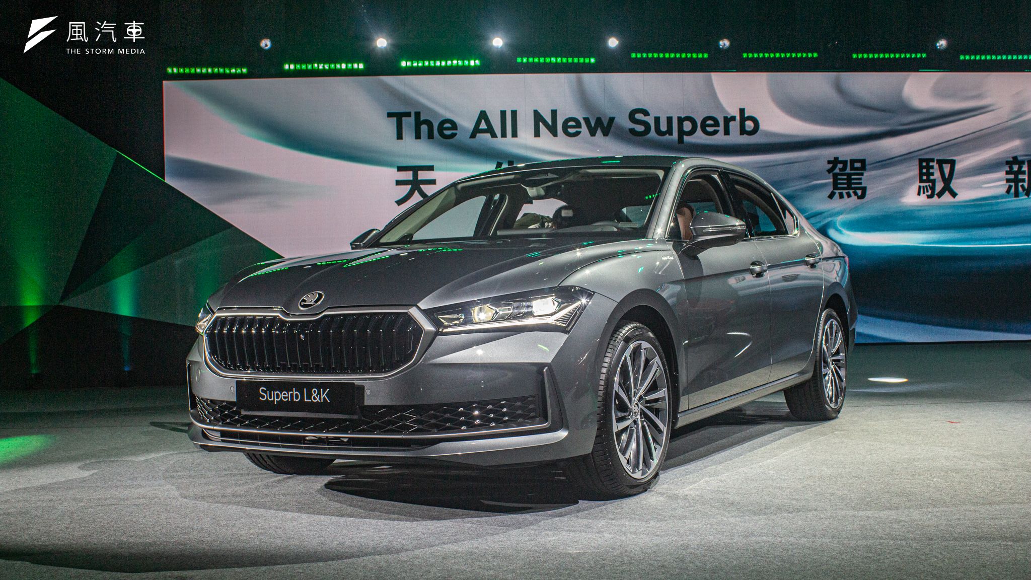 第四代 Škoda Superb 同樣維持五門掀背與 Combi 旅行車雙車型，圖為五門掀背的頂規 2.0TSI 4x4 L&K 版本。