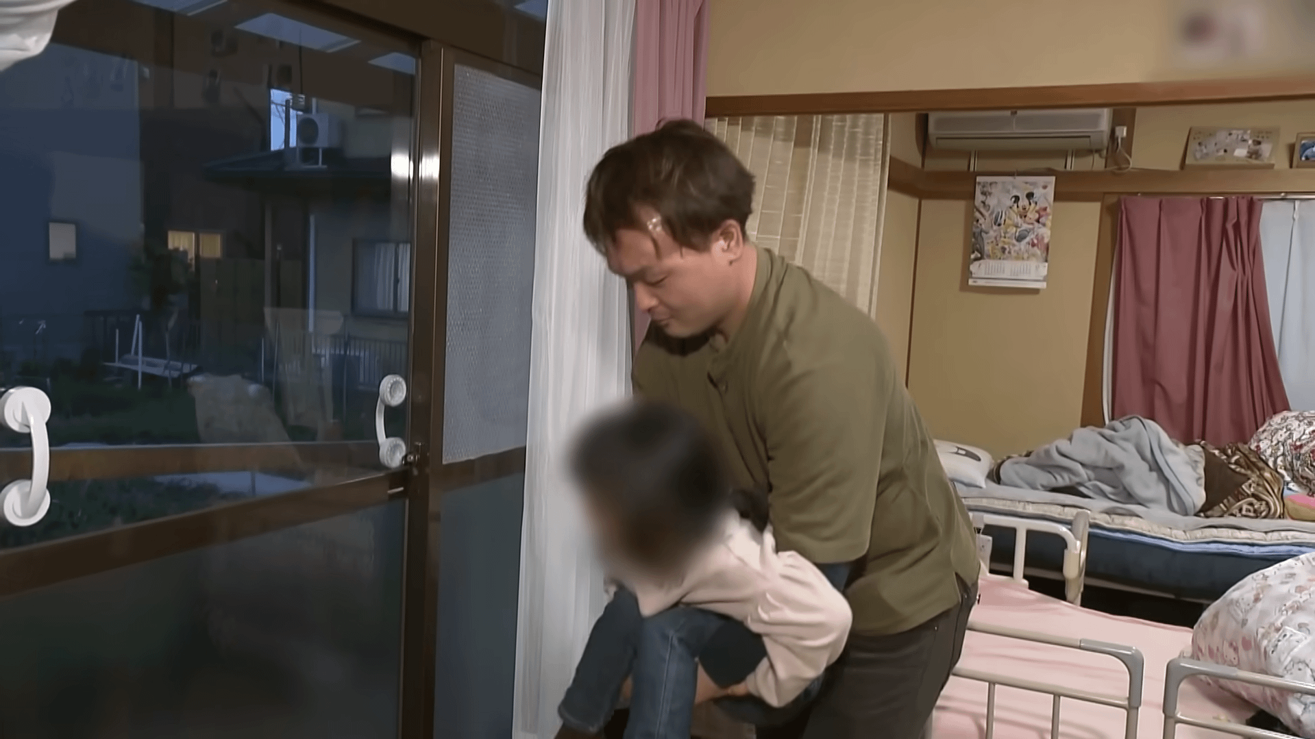 日本一對四肢癱瘓夫妻突破重重限制，成為首對成功育兒的重度障礙家庭。（圖／翻攝自YouTube）