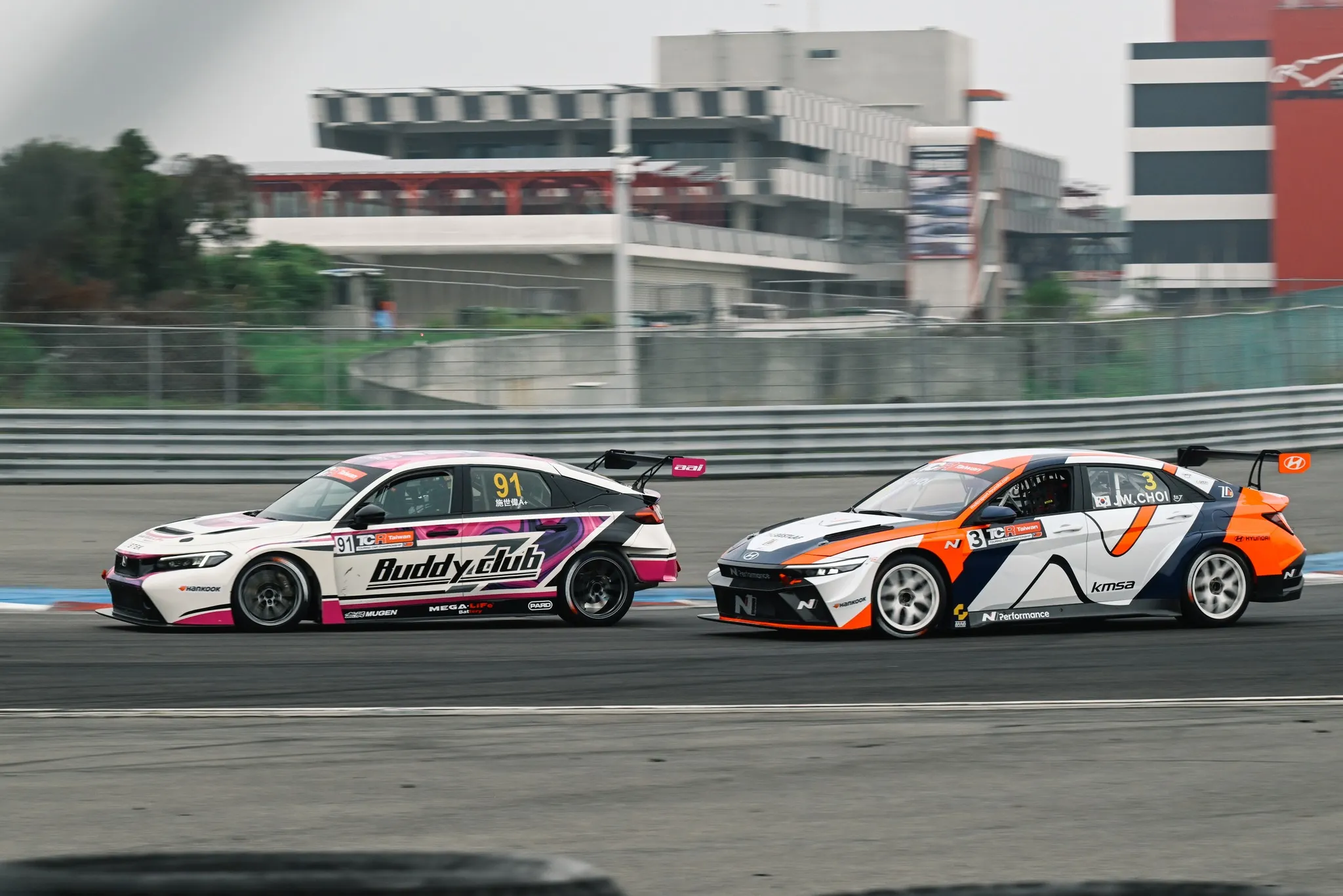 TCR Taiwan組來自韓國KMSA Motorsport N車隊CEO車手崔丁元的Elantra N TCR 7.5代全新廠車，若你有看賽事轉播，肯定對他留下深刻印象！
