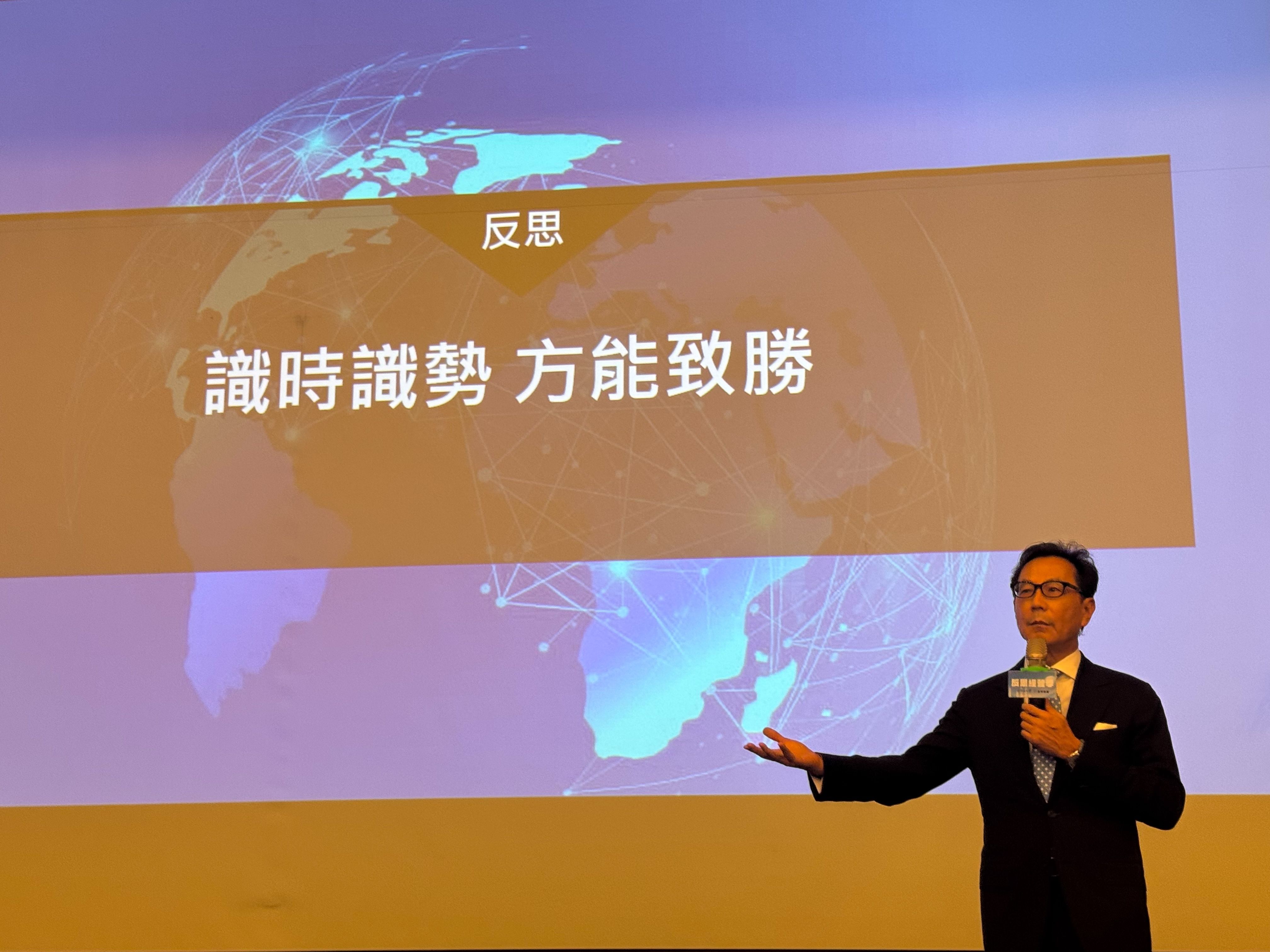 20250620－富邦集團董事長蔡明忠，20日於東海大學EMBA講授反思經營學第二堂課。（東海大學提供）
