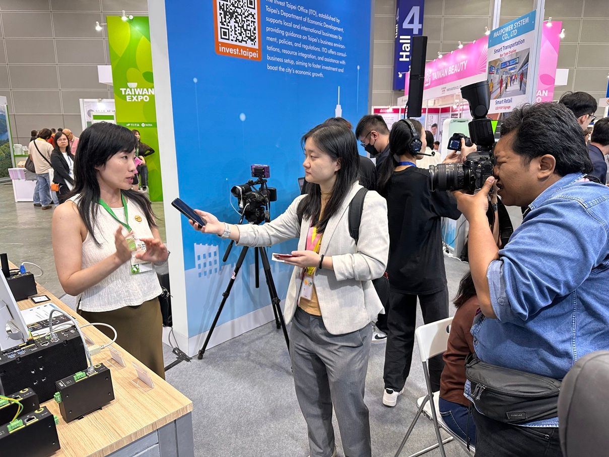 馬來西亞當地媒體採訪展嘉科技。