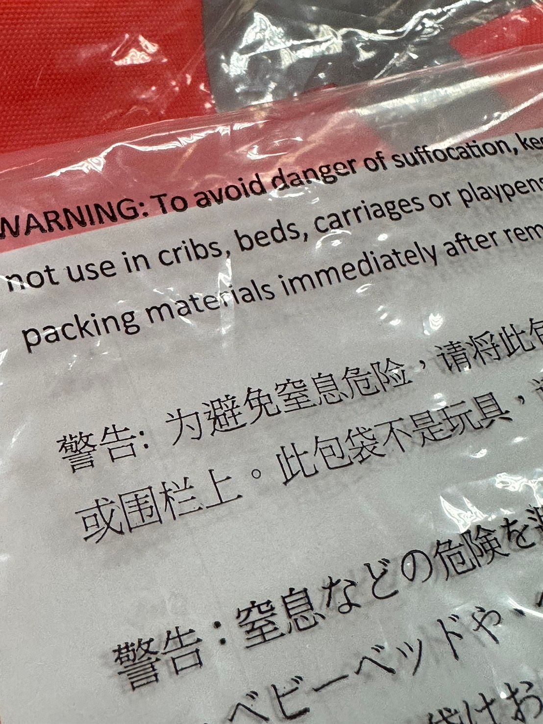 防災避難包是中國製。（民進黨花蓮縣議會黨團提供）