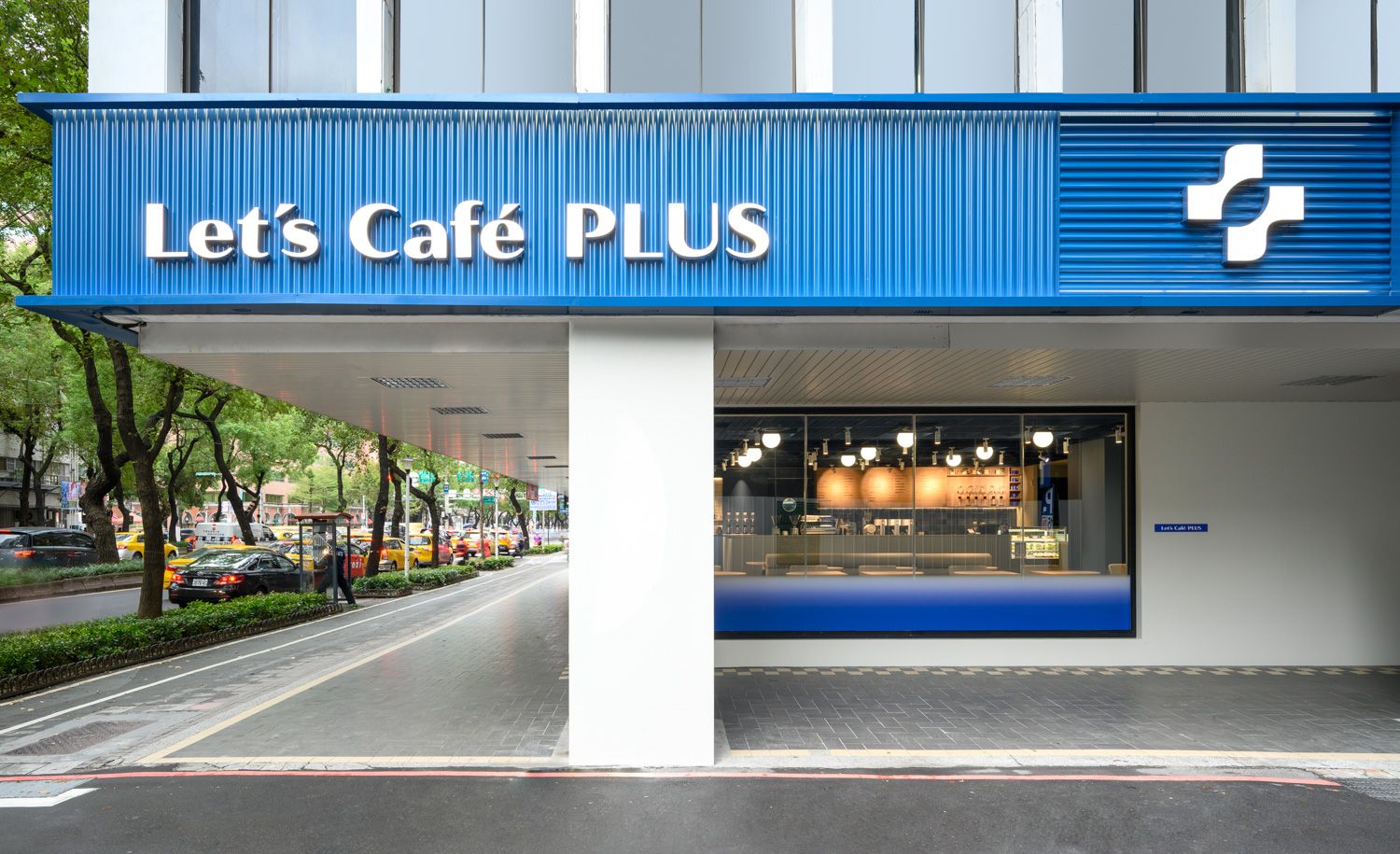 20250624-全家於2022年開出首間「Let’s Café PLUS」品牌體驗店，坐落台北中山雙連商圈。（全家提供）