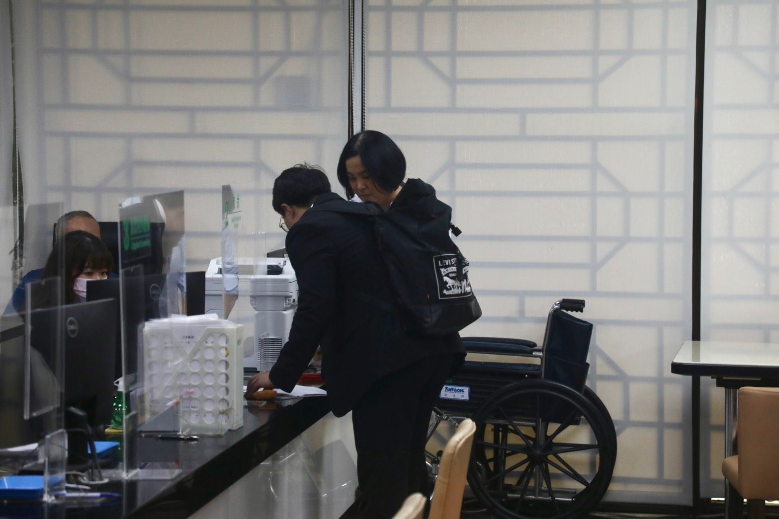 20250625-國民黨立委陳玉珍25日代表黨中央、國民黨立法院黨團到北檢告發罷藍團體，涉嫌偽造文書及違反個資法。（國民黨提供）