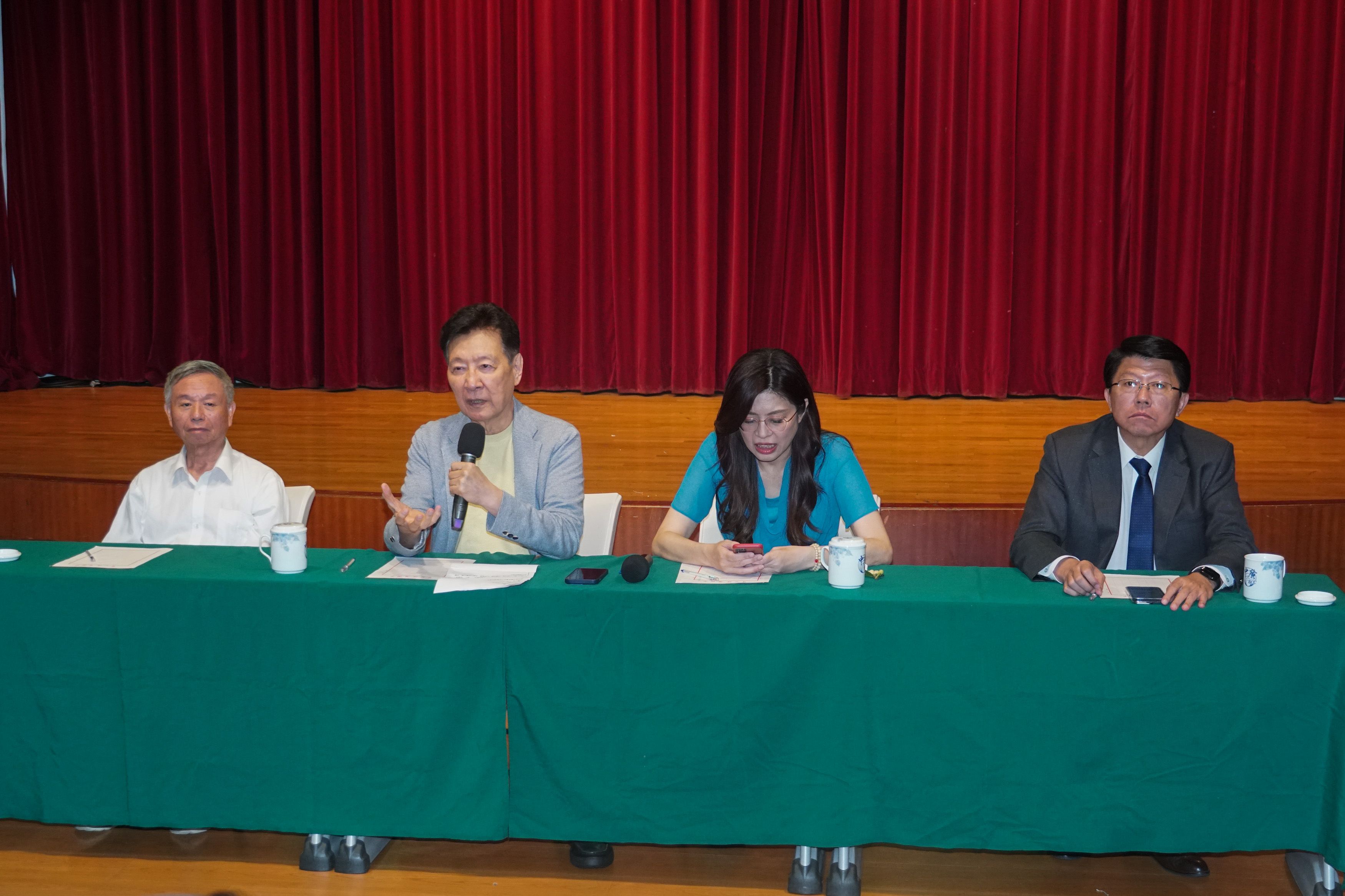 20250625-前中廣董事長趙少康（左二）召開「打臉賴清德團結國家十講」記者會，左一為前衛生署長楊志良、右二為前立委鄭麗文、右一為立委謝龍介。（蔡親傑攝）