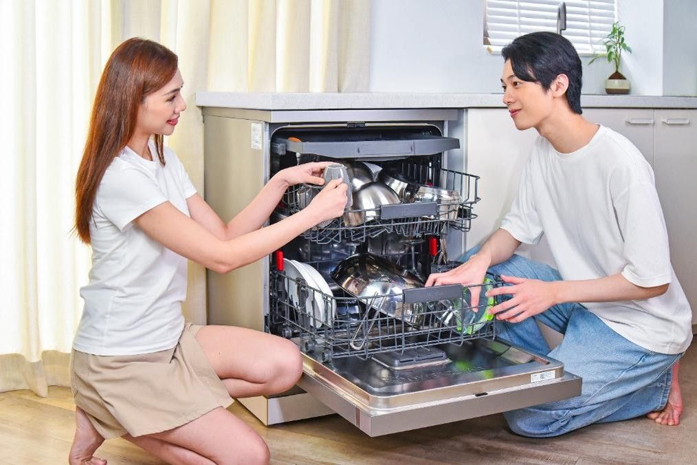 擺脫洗碗的日常疲勞，惠而浦洗碗機協助家庭分工更順暢，打造高效又自在的生活節奏。（圖／台灣惠而浦提供）