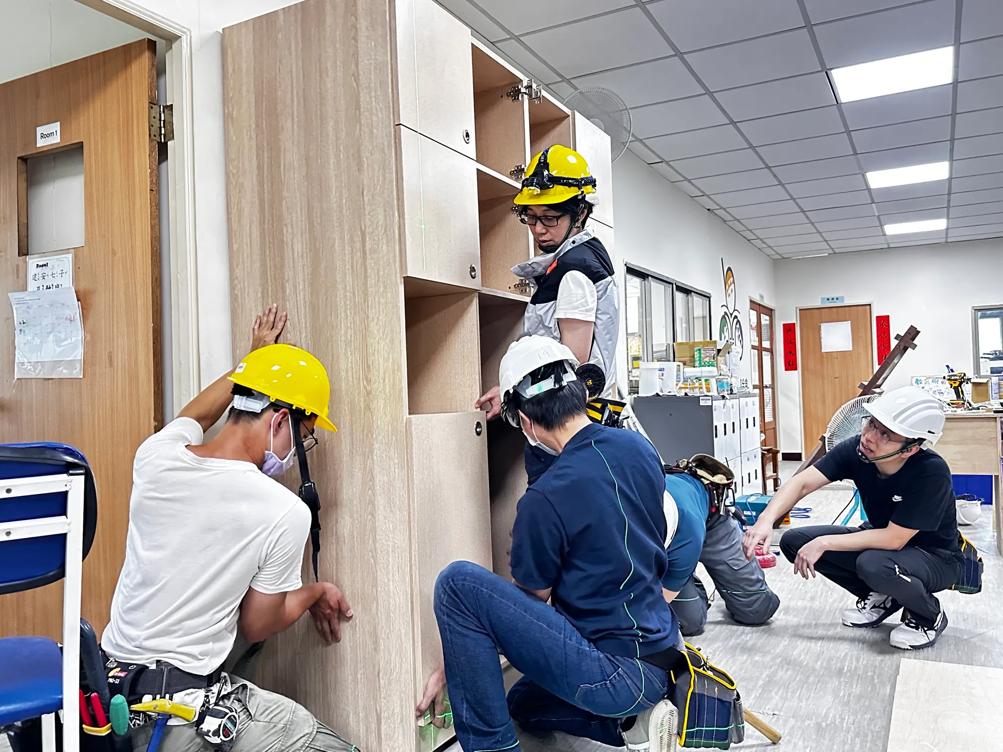 桃竹苗分署室內裝潢木工學員為博幼基金會重新打造課輔空間。（圖／勞動力發展署桃竹苗分署提供）