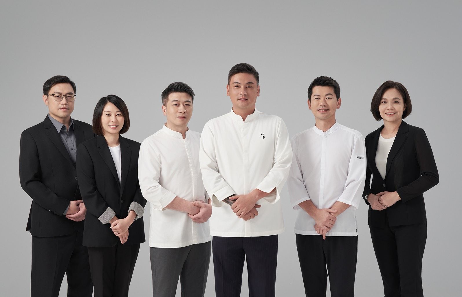 20250625-豐漁董事長朱𩃀理（圖中）指出，策略性進駐百貨與一線商圈，有效強化品牌與人流連結，是關鍵成功因素之一。（豐漁提供）