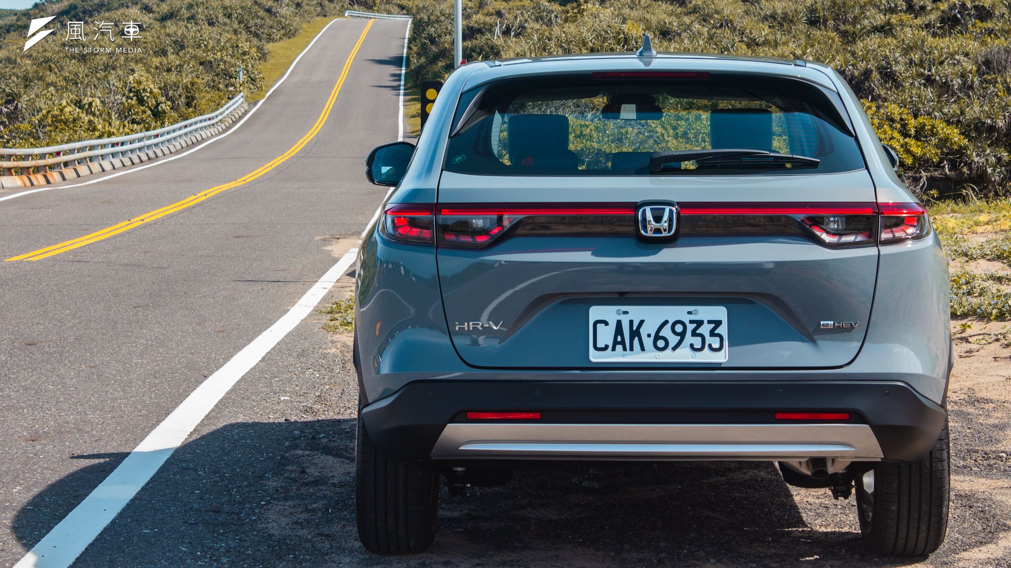 Honda HR-V e:HEV 尾燈造型除了時下流行的貫穿元素外，兩側的塊狀設計讓車尾相當活潑。