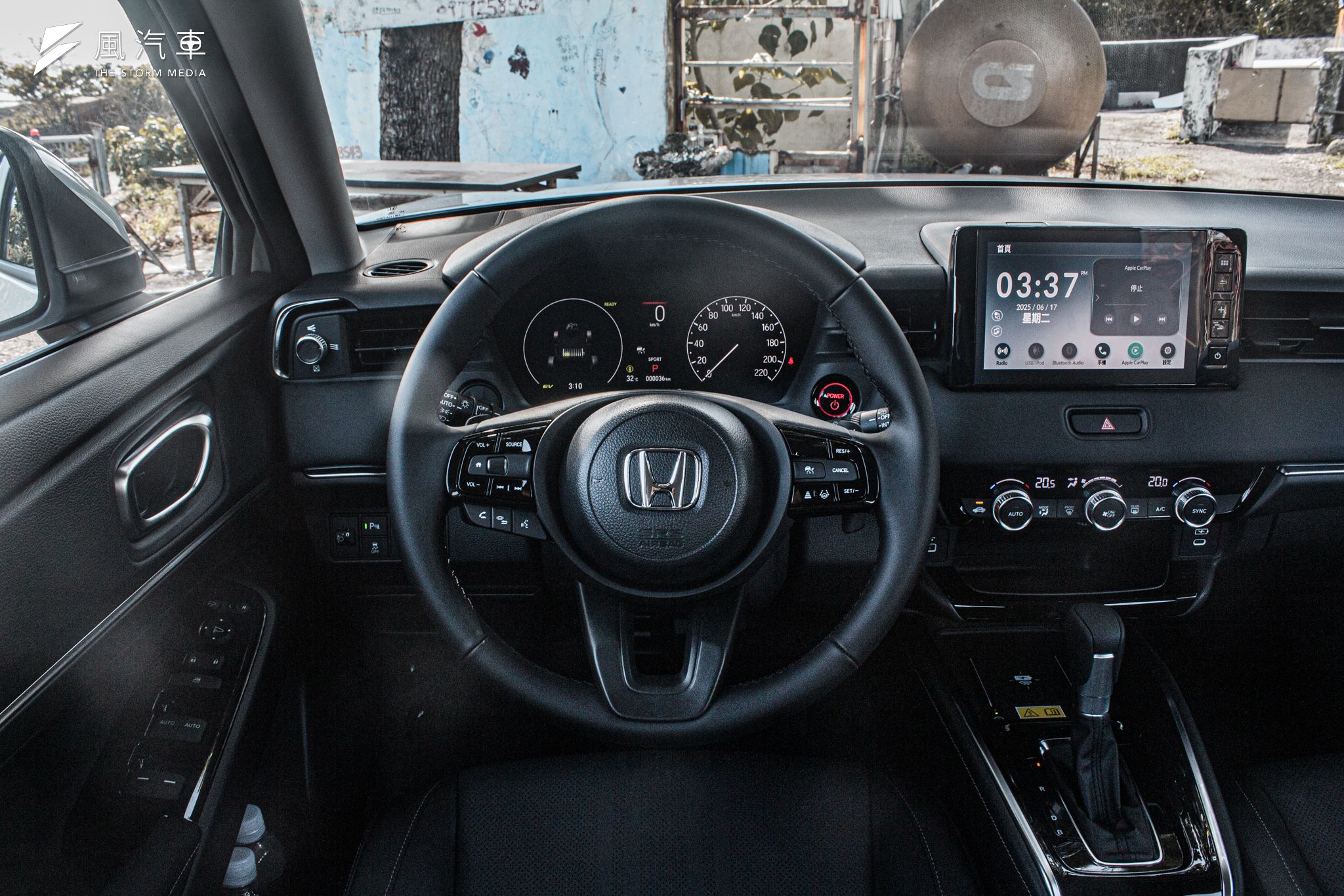 Honda HR-V e:HEV 方向盤力道相當輕盈，適合所有駕駛快速上手的親切設定。