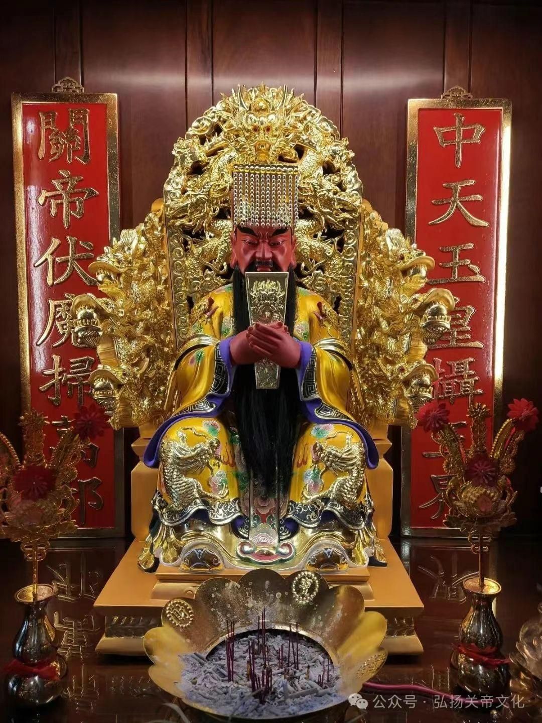 海內外都有商家供奉關帝像。（夏威夷中國日報提供）