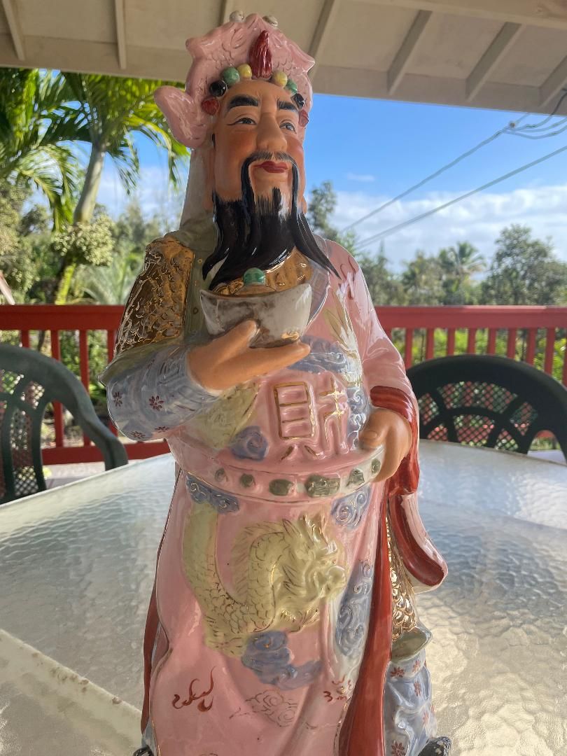 關帝像也被世人當财神供奉。這是筆者家中的關帝像。（夏威夷中國日報提供）