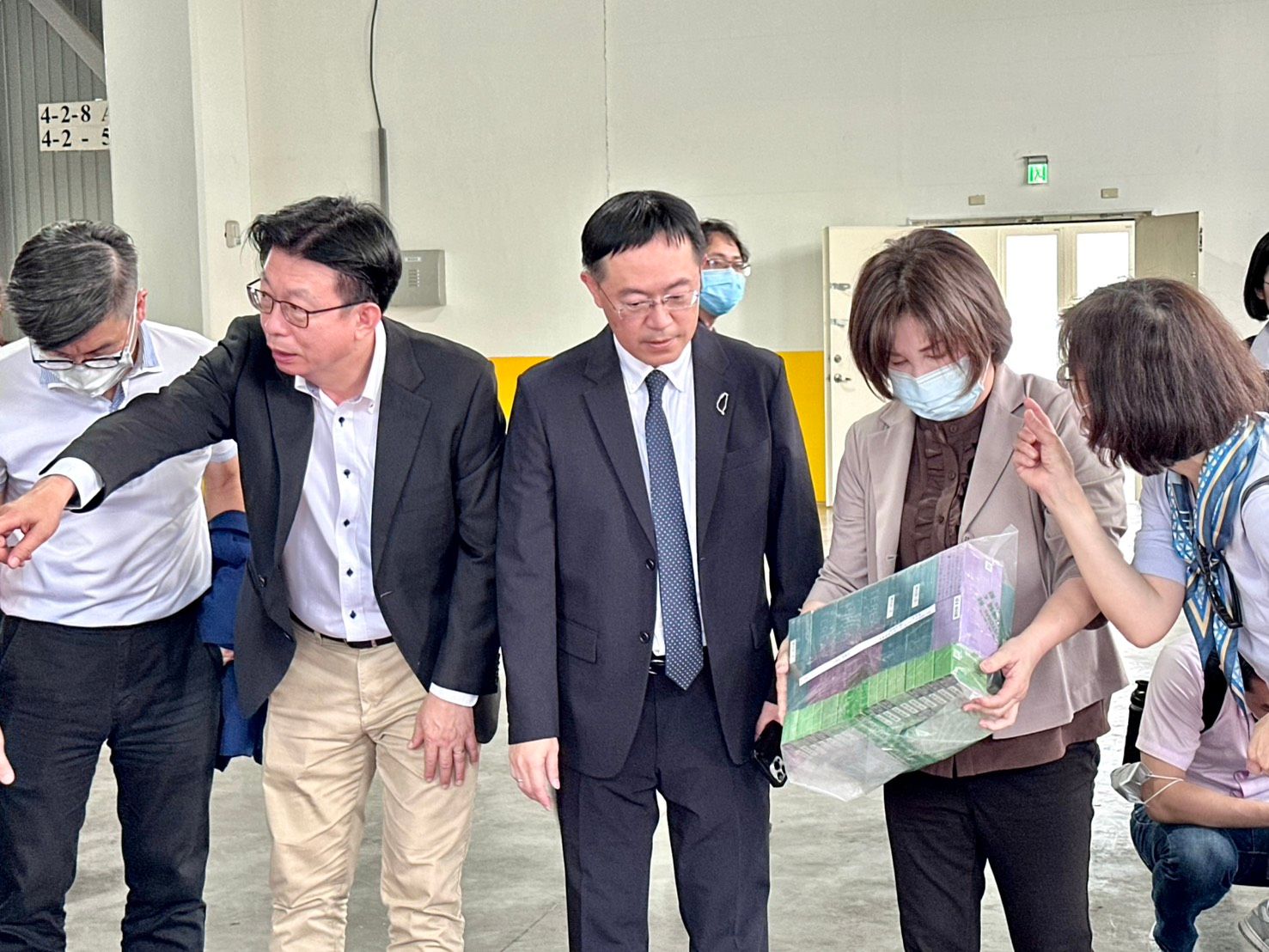 財政委員會召委賴惠員指出，國健署在《菸害防制法》修法通過後超過700天，仍無任何一項加熱菸產品完成審查，形同行政怠惰，浪費公帑。（圖／翻攝自郭國文臉書）