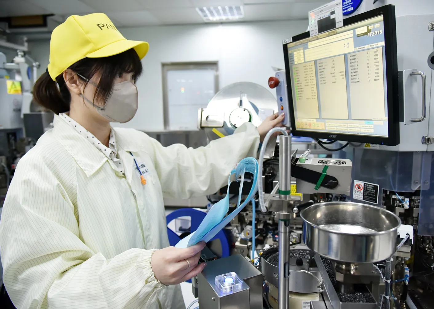 非本科系卒業生の林采樂は半導体産業の将来性に期待し、労働部委託の「半導体製程基礎訓練班」の職業訓練コースに参加し、業界入りを果たした。（写真／労働力開発署雲嘉南分署提供）