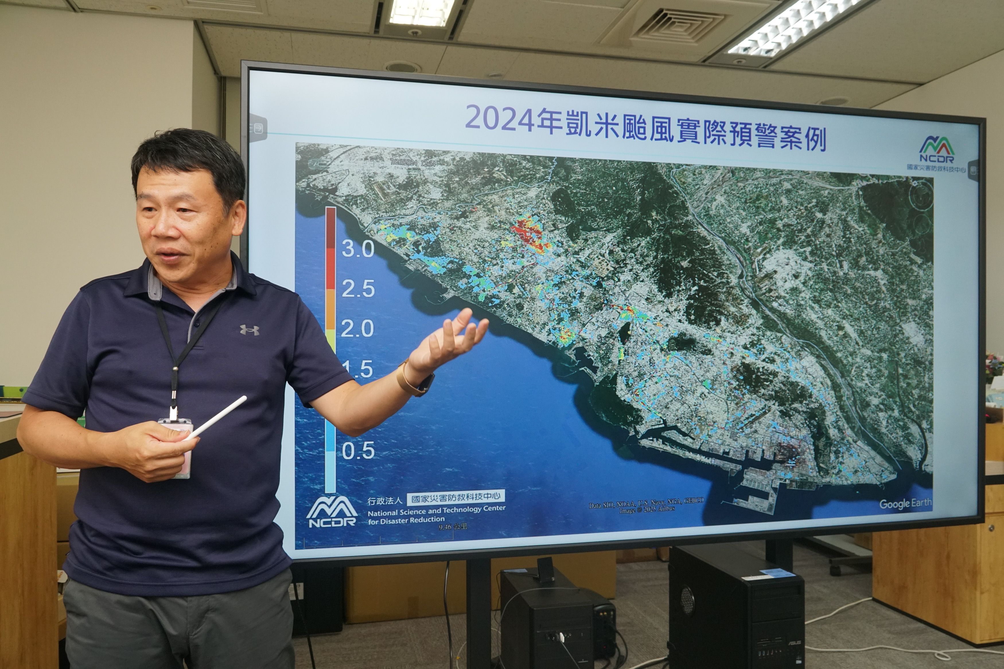 20250626-都市洪水予告AIシステム特集、国立災防センター水文災害チーム組長張志新が受訪。（蔡親傑攝）