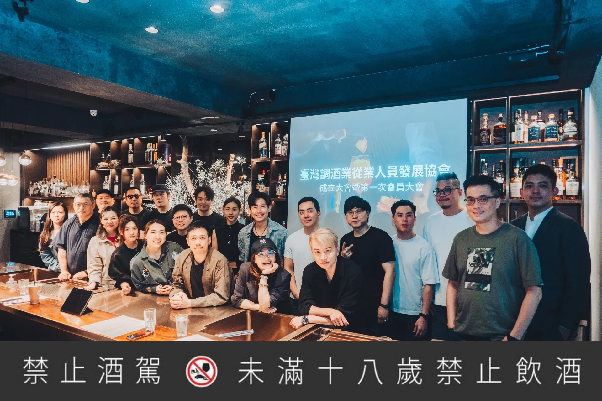 與會成員合影。