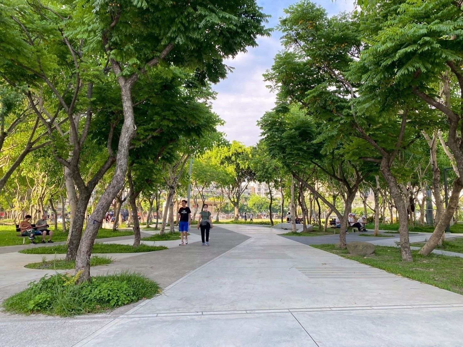 三重體育場森林入口廣場（圖/新北市政府城鄉發展局提供）