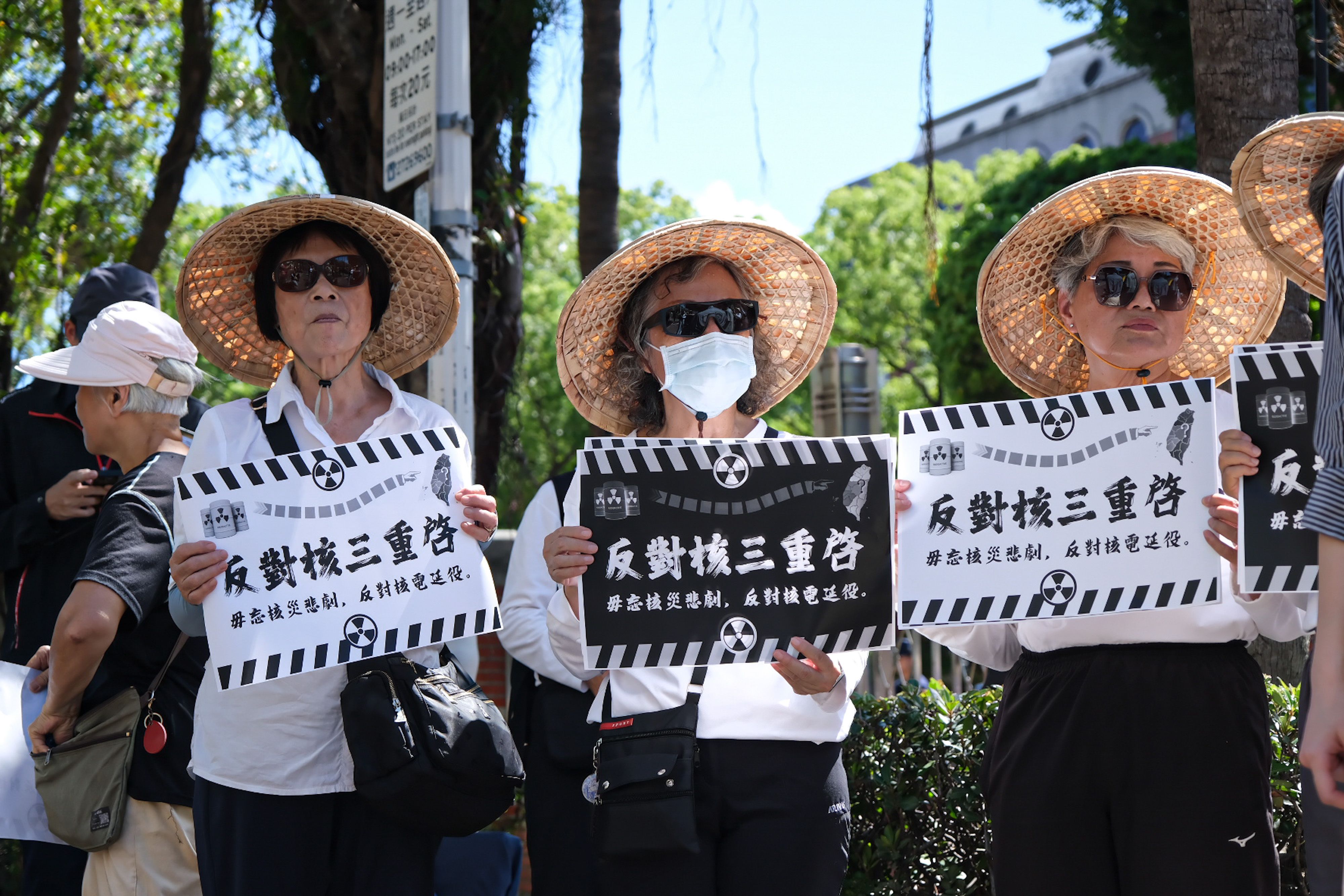 20250630-反對能源政策倒退嚕！進步本土在野政黨聯合呼籲：「核三重啟」公投投反對！記者會30日於立法院門前進行。（劉偉宏攝）