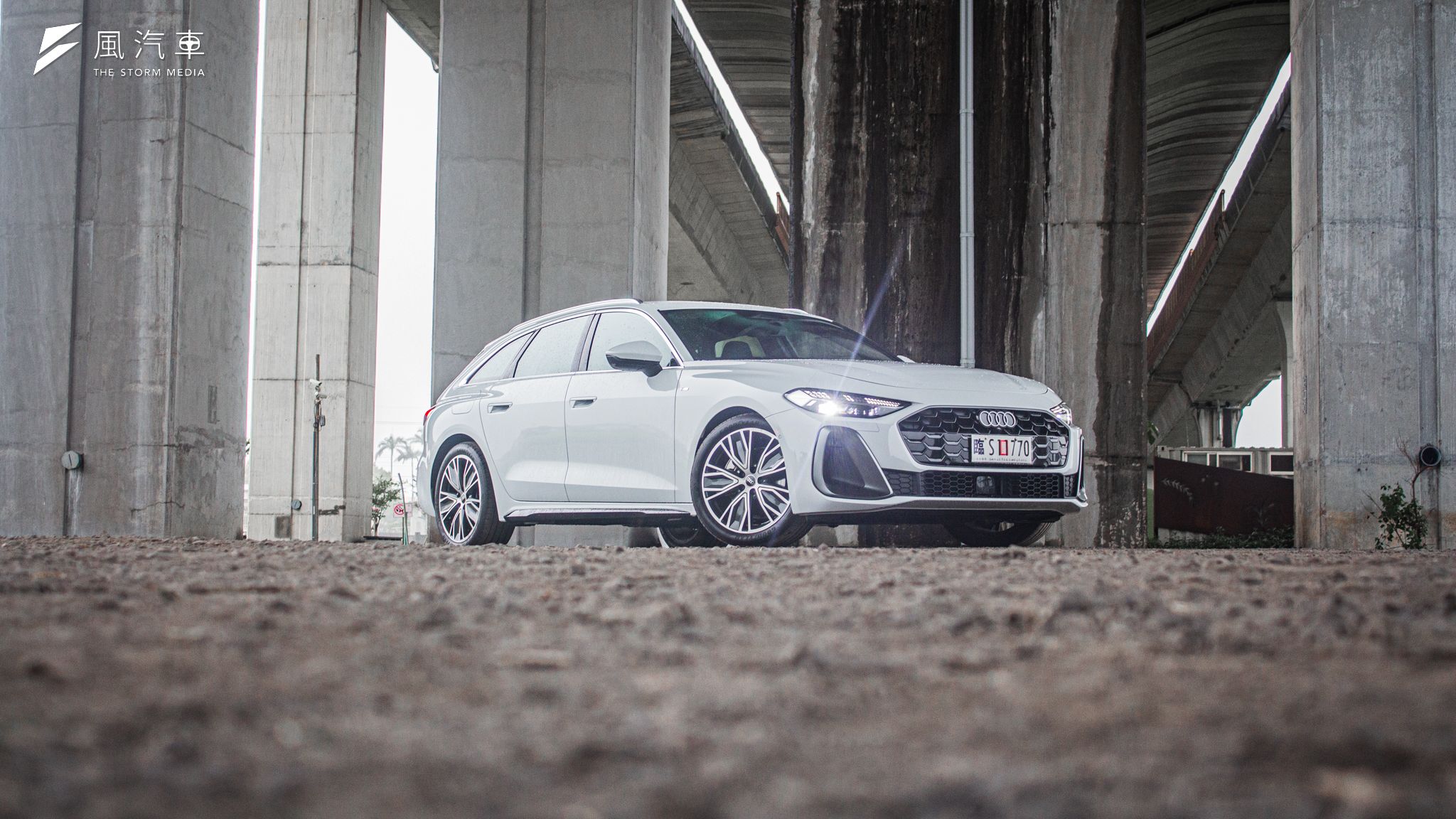 Audi A5 雖然少了無框車門給人的視覺饗宴，但在駕馭體驗卻更貼合生活，成為允文允武的多邊形戰士。