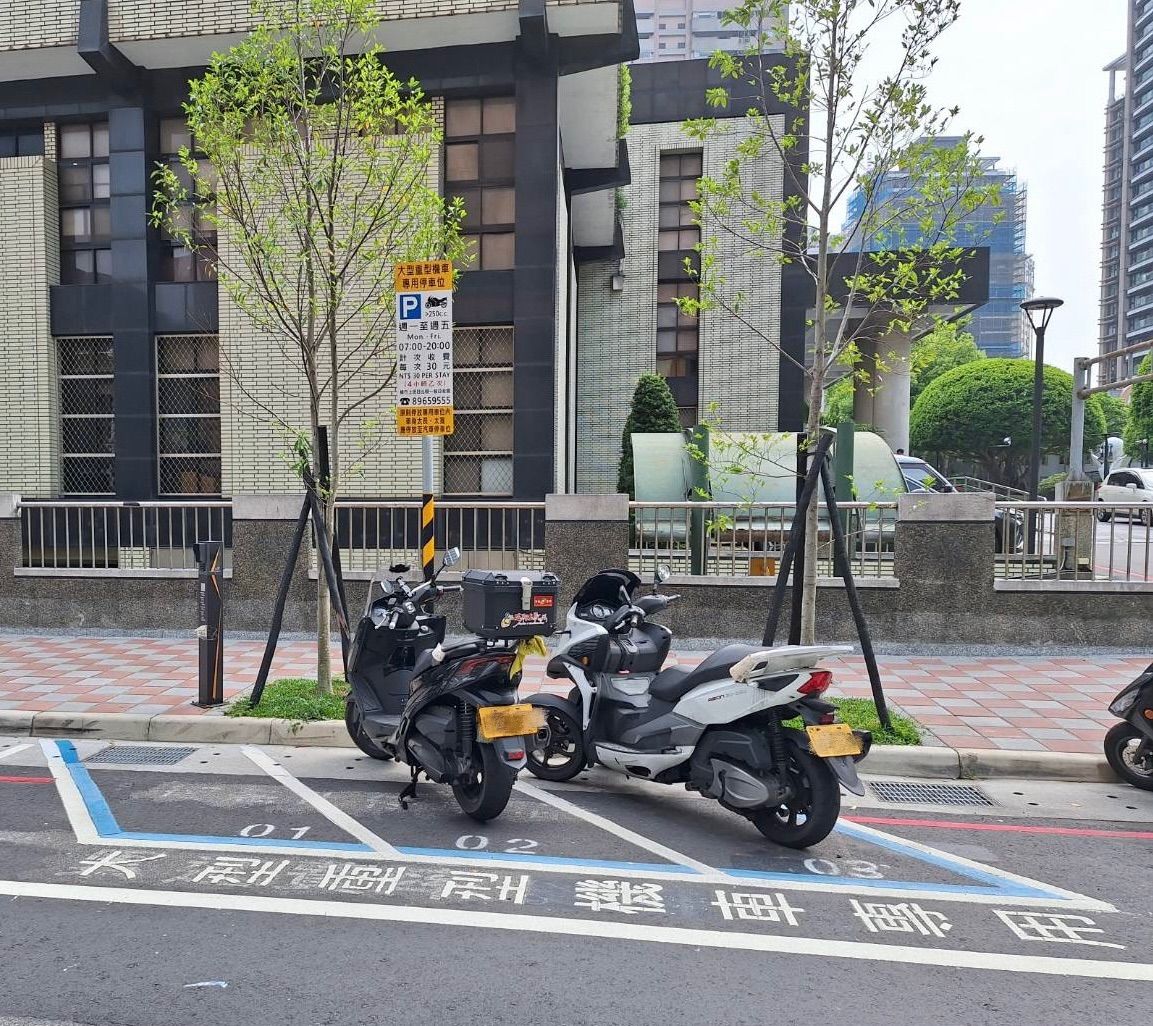 新北市現有大型重機專用格可供大型重機停放。（圖／取自新北市交通局官網）