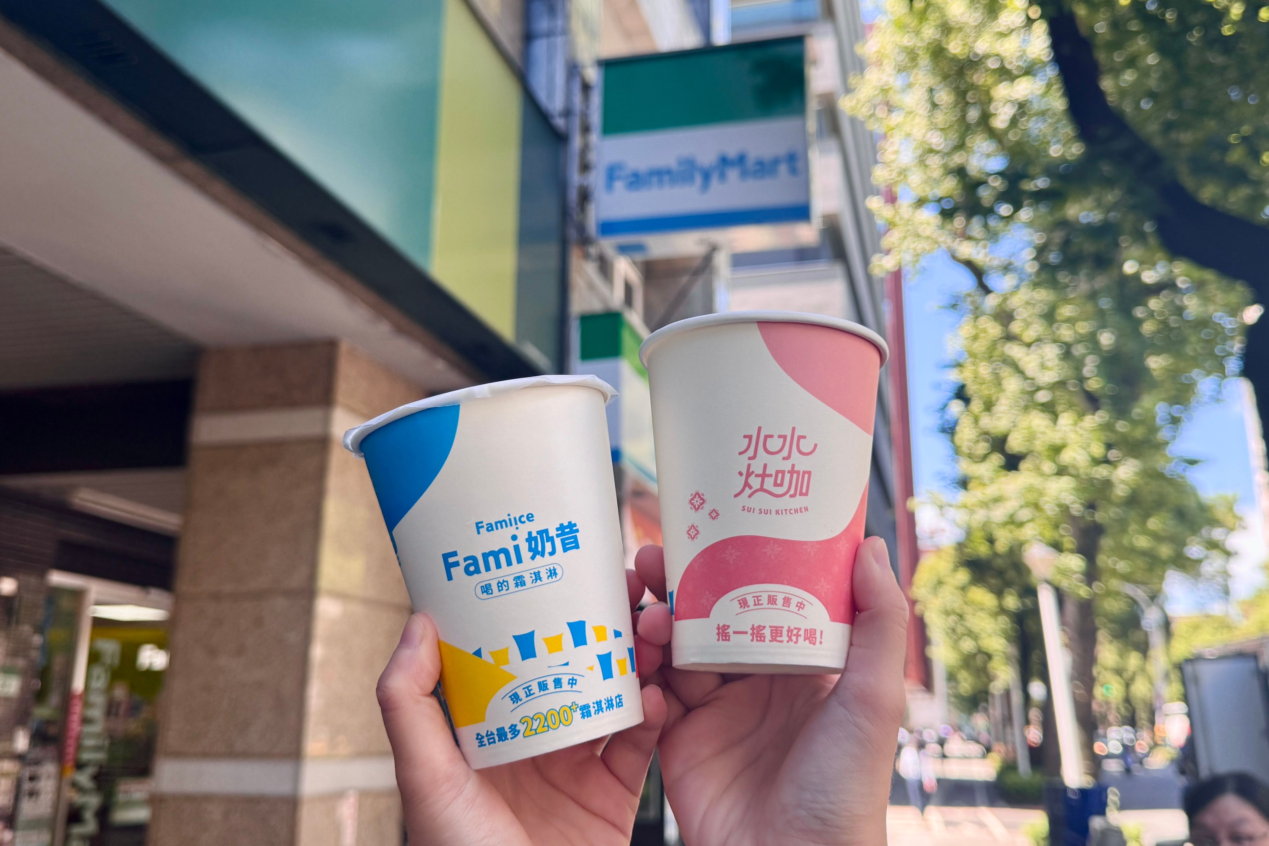 「Fami奶昔」全新登場，搭配台式復古點心「米香脆」台味爆棚，嚐鮮優惠價49元開吃！（圖／全家便利商店提供）