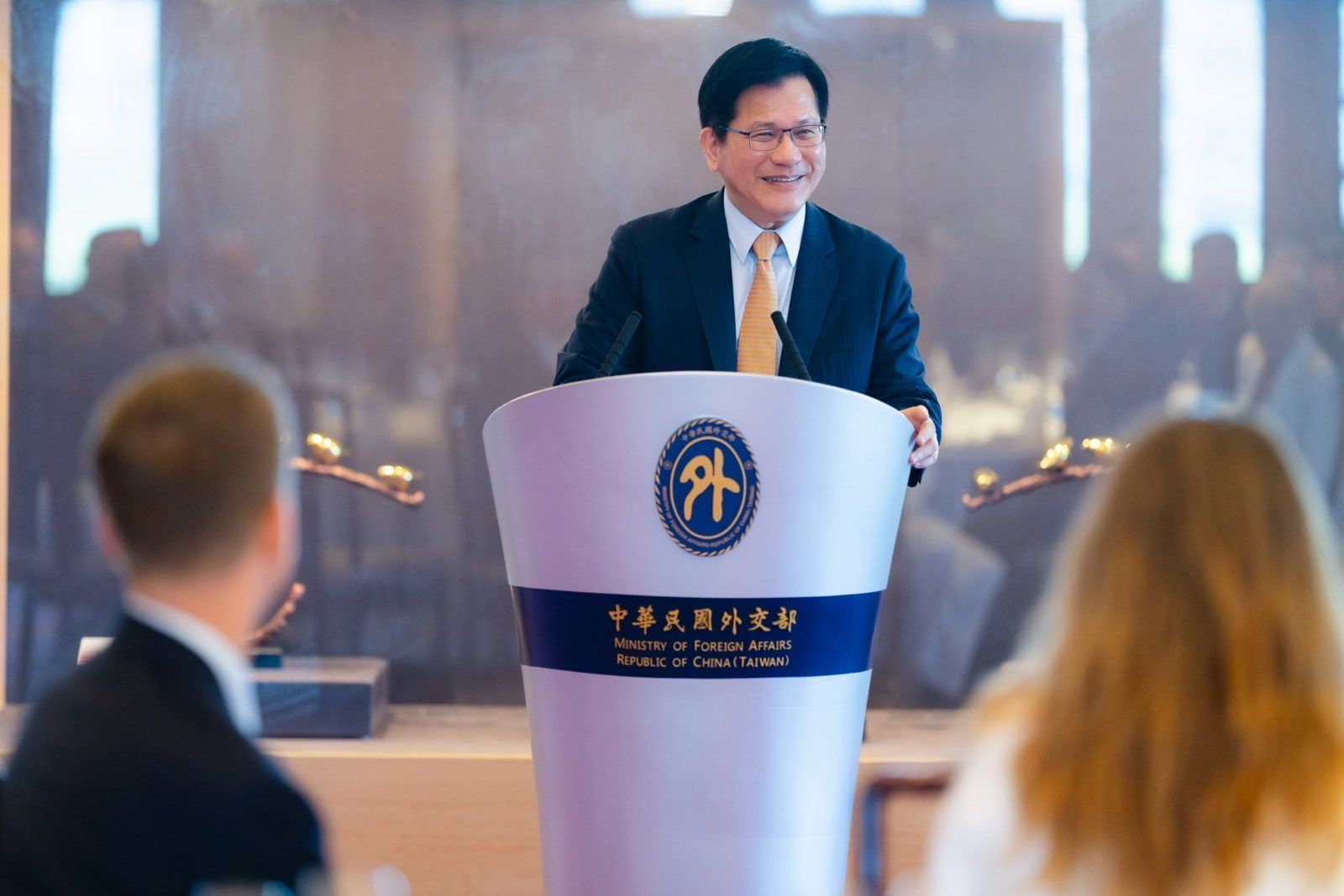 20250701-外交部長林佳龍1日午宴訪台的波蘭眾議院議員暨波蘭國會「波台國會小組」3名成員。（外交部提供）